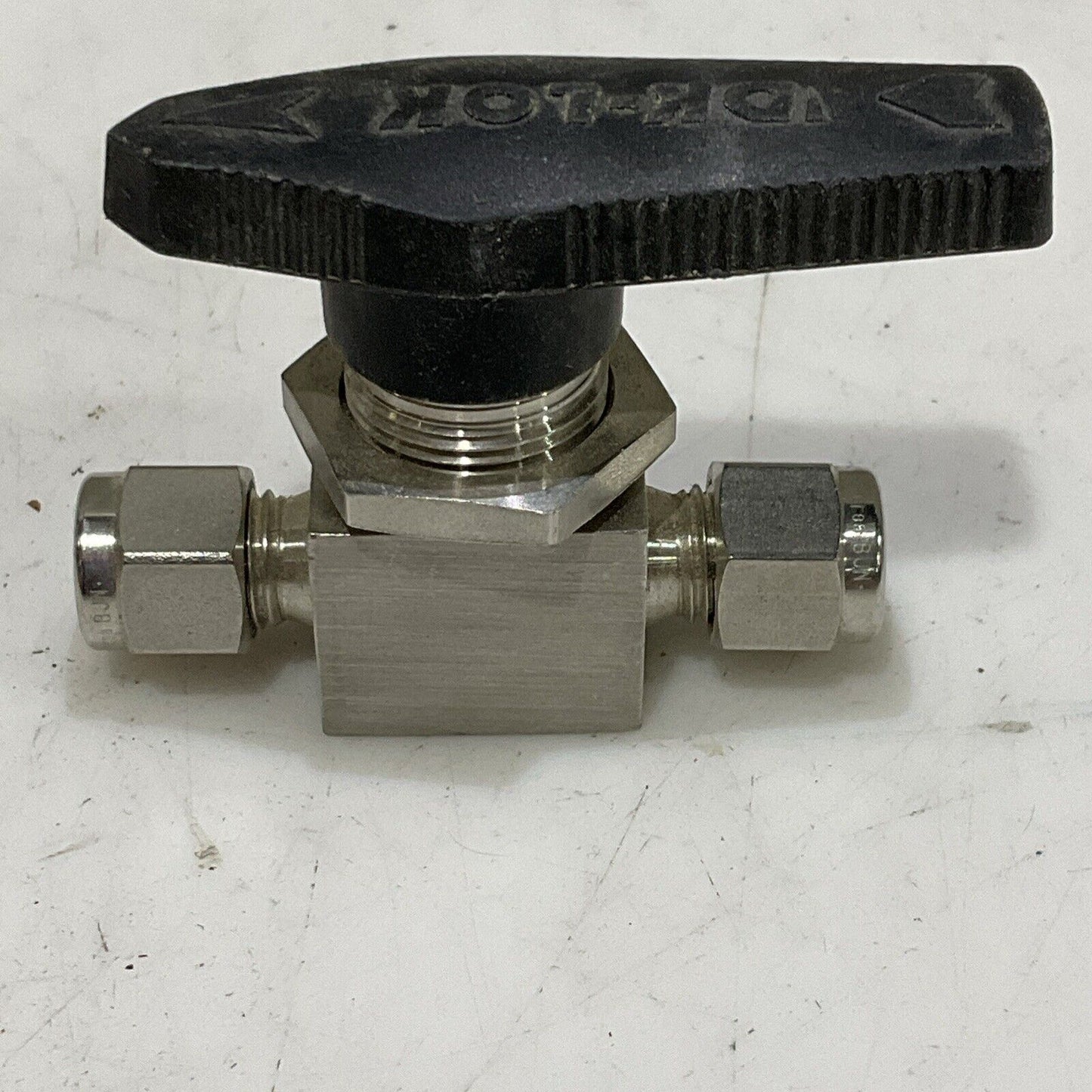 DK-LOK VG82B-D-4T-S VALVE VG82 3000 PSIG SS316 CJL 4.8MM LOT OF 9 G7T