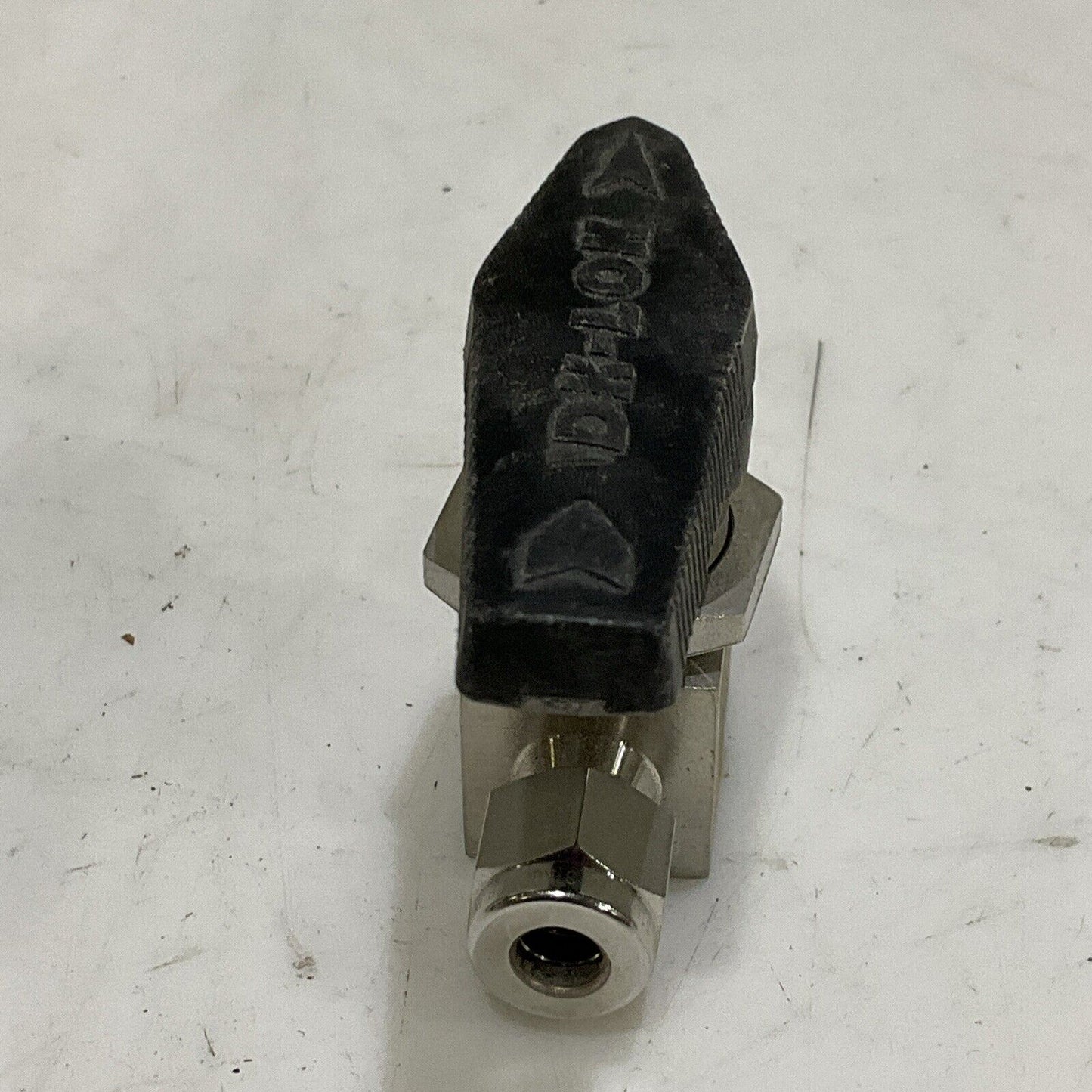 DK-LOK VG82B-D-4T-S VALVE VG82 3000 PSIG SS316 CJL 4.8MM LOT OF 9 G7T