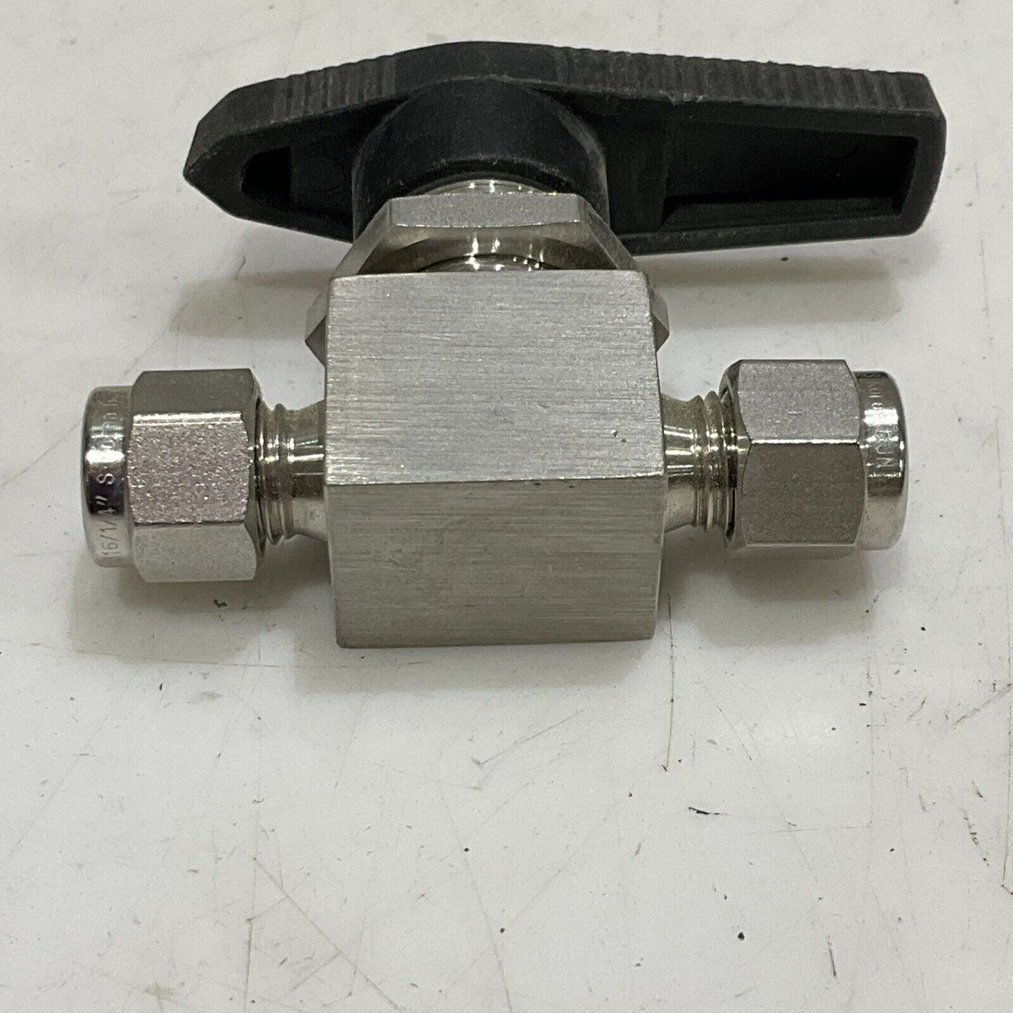 DK-LOK VG82B-D-4T-S VALVE VG82 3000 PSIG SS316 CJL 4.8MM LOT OF 9 G7T