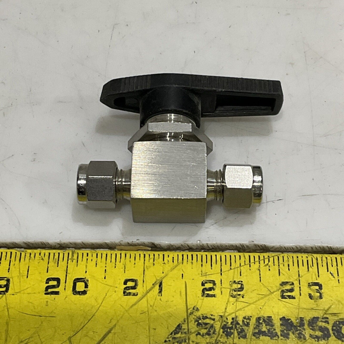 DK-LOK VG82B-D-4T-S VALVE VG82 3000 PSIG SS316 CJL 4.8MM LOT OF 9 G7T