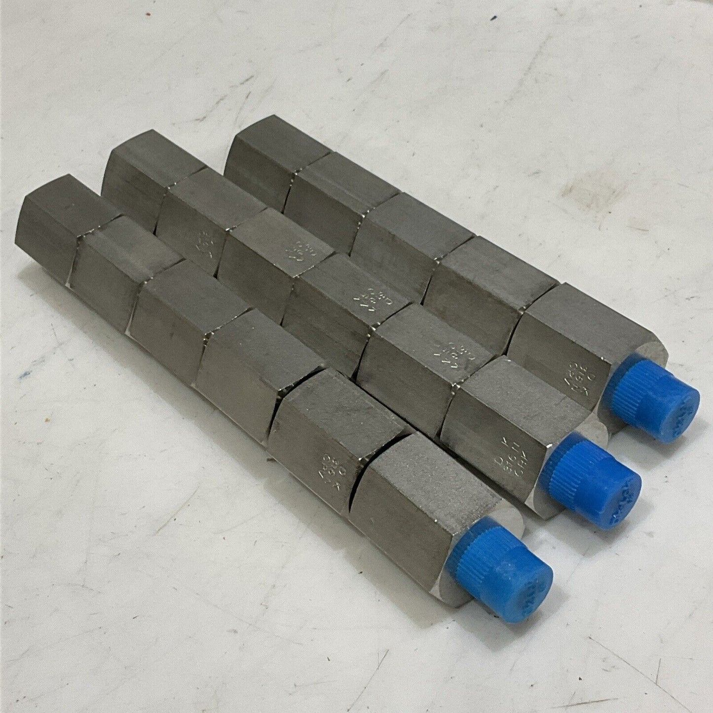 DK-LOK GABMF4-8N-S REDUCING ADAPTER NPT 1/4 NPT SS316 LOT OF 35 G7T