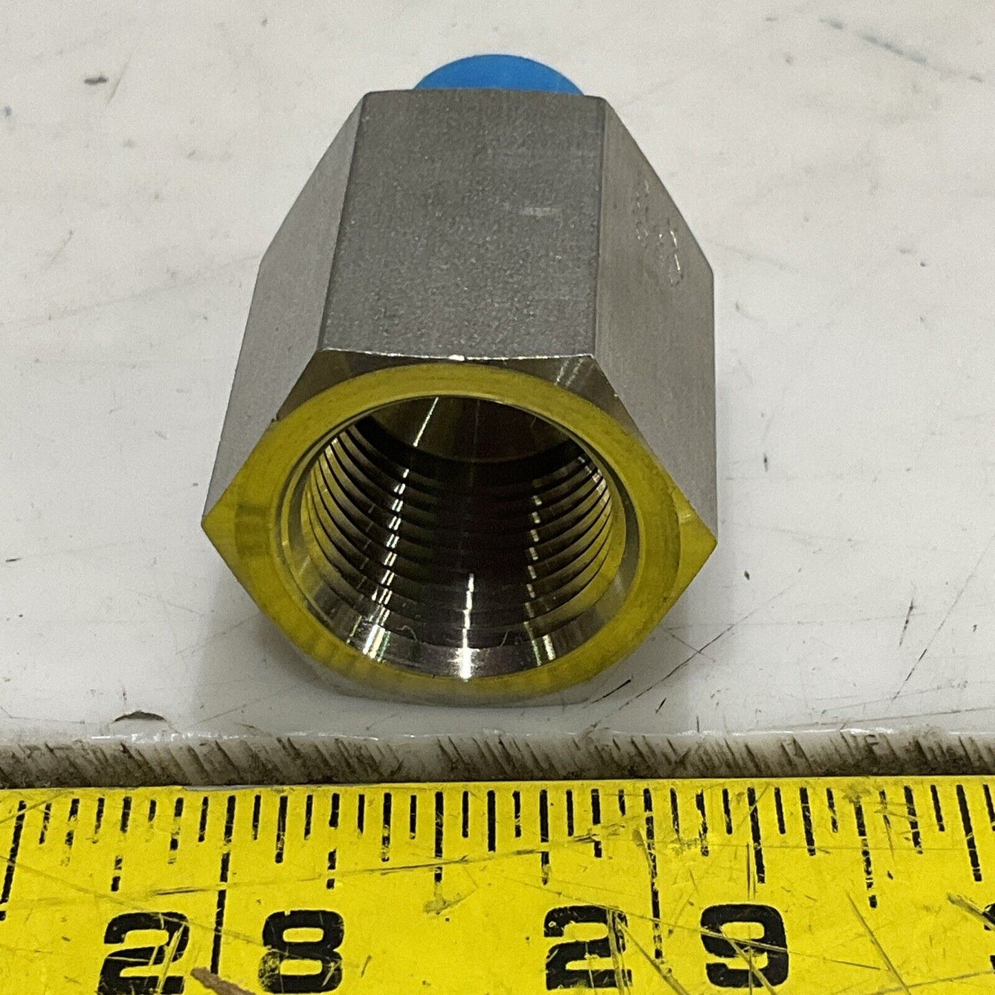 DK-LOK GABMF4-8N-S REDUCING ADAPTER NPT 1/4 NPT SS316 LOT OF 35 G7T