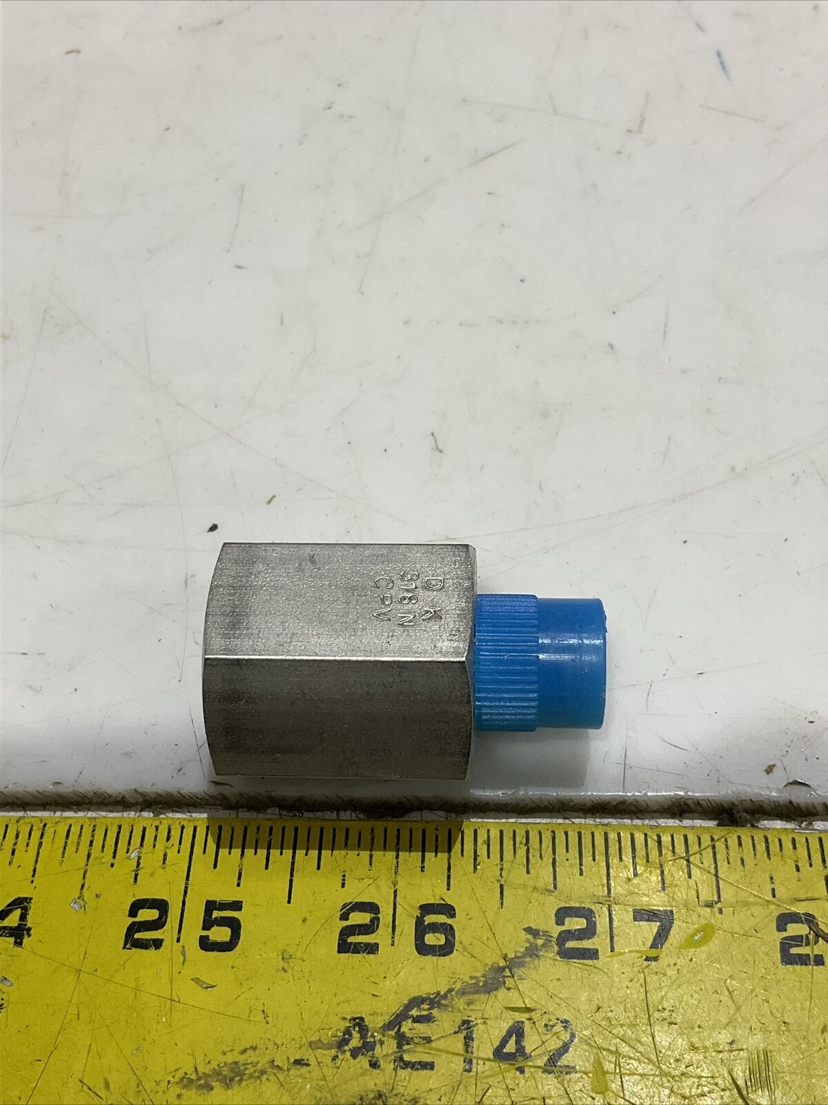 DK-LOK GABMF4-8N-S REDUCING ADAPTER NPT 1/4 NPT SS316 LOT OF 34 G7T