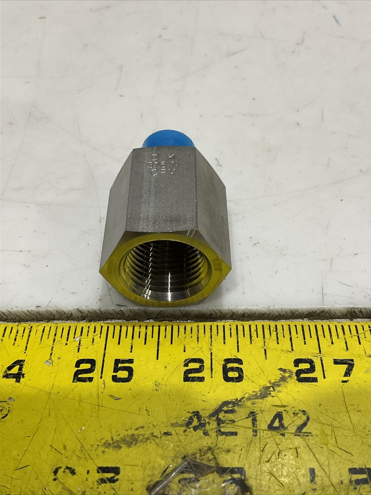 DK-LOK GABMF4-8N-S REDUCING ADAPTER NPT 1/4 NPT SS316 LOT OF 34 G7T