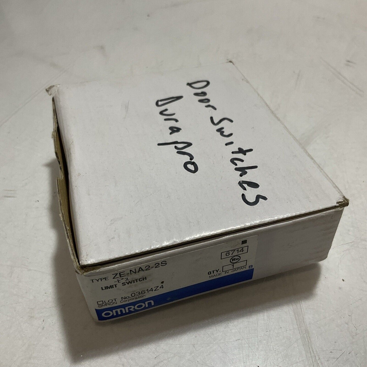 OMRON ZE-NA2-2S LIMIT SWITCH ROLLER LEVER U3S