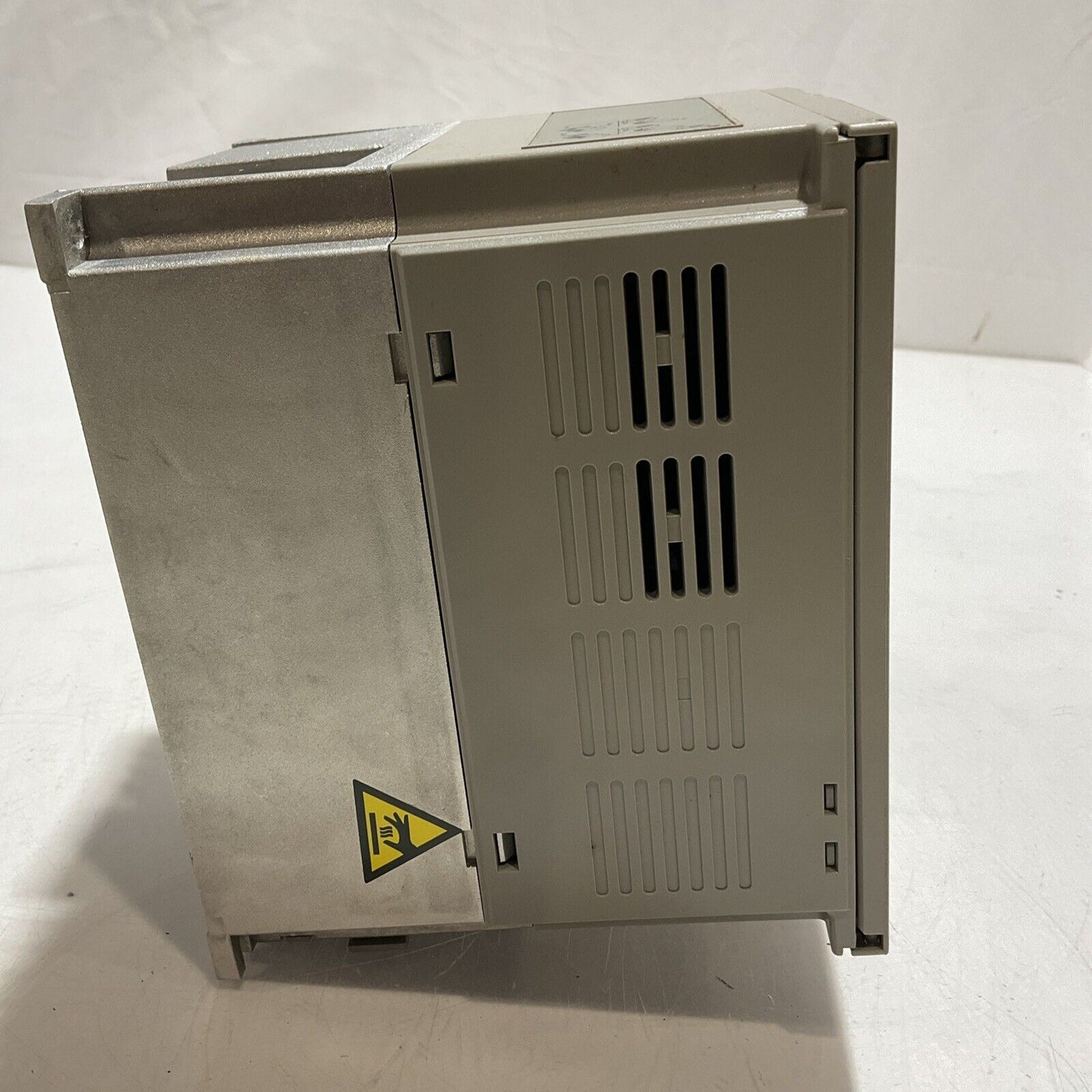 TELEMECANIQUE ATV31HU40M3X INDUSTRIAL CONTROL AC SPEED DRIVE 5HP 4KW 240V U3S