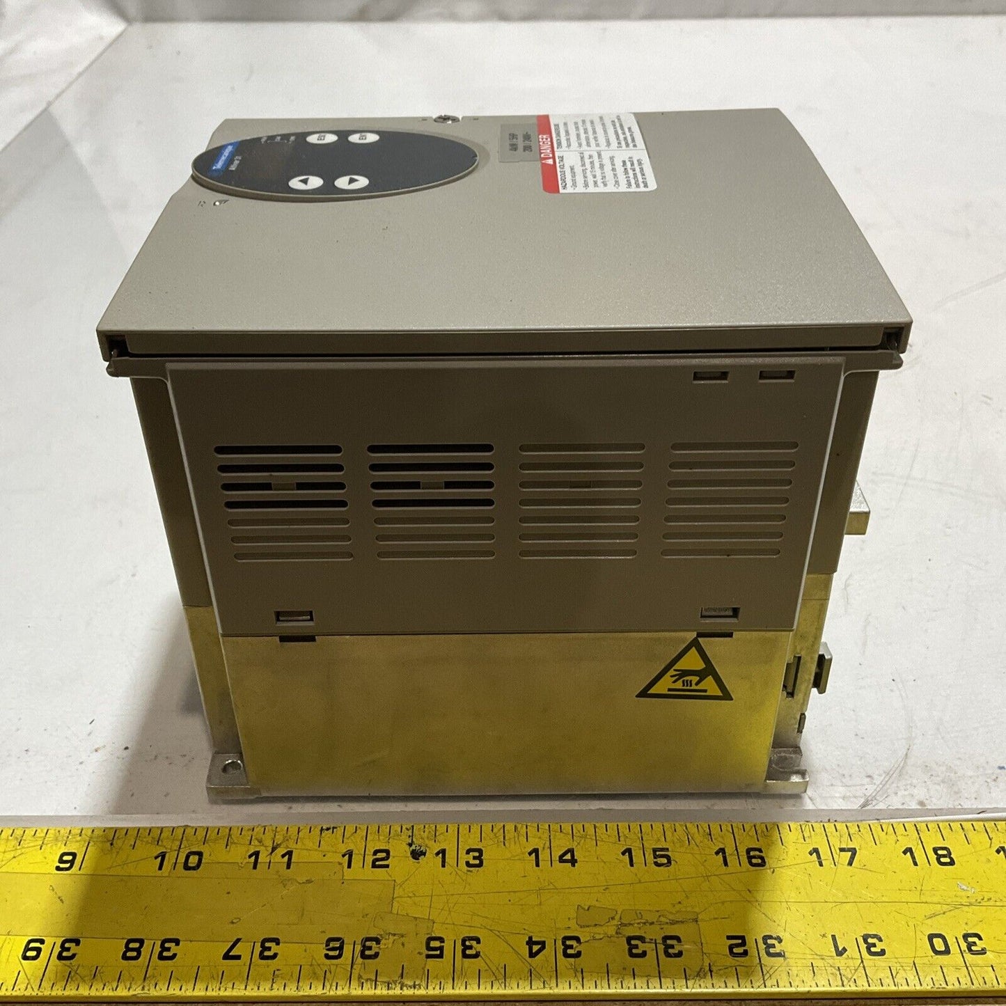 TELEMECANIQUE ATV31HU40M3X INDUSTRIAL CONTROL AC SPEED DRIVE 5HP 4KW 240V U3S