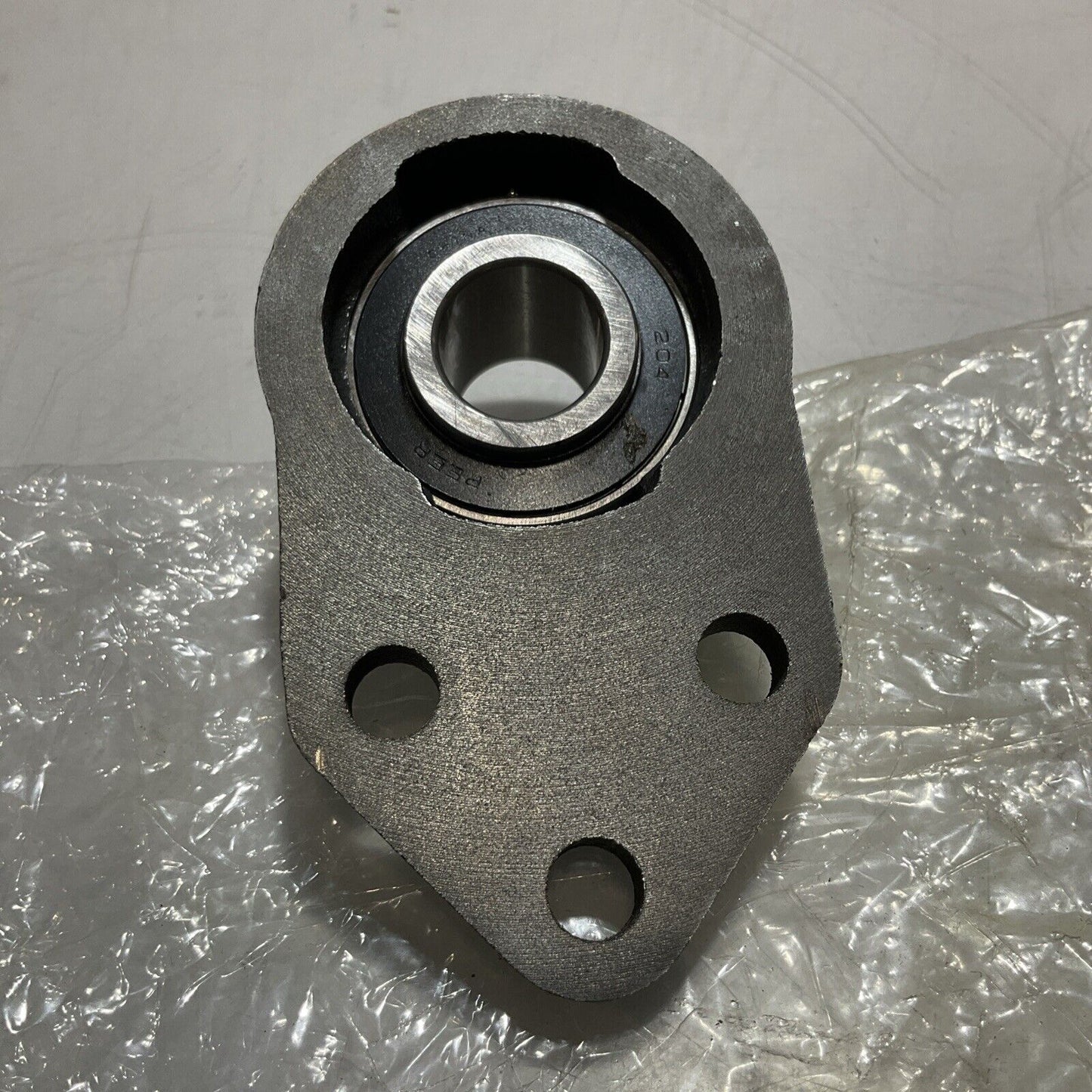 TRITAN FB204 PEER BEARING LOT OF 3 U3S
