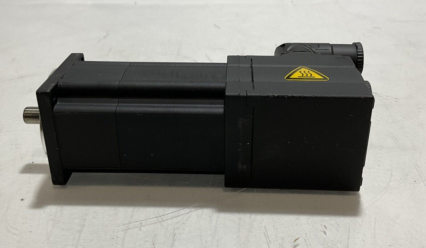 LENZE MCS 06F60LRS0P1-A11N-ST5S00N-R2SU MOTOR SERVO U3S