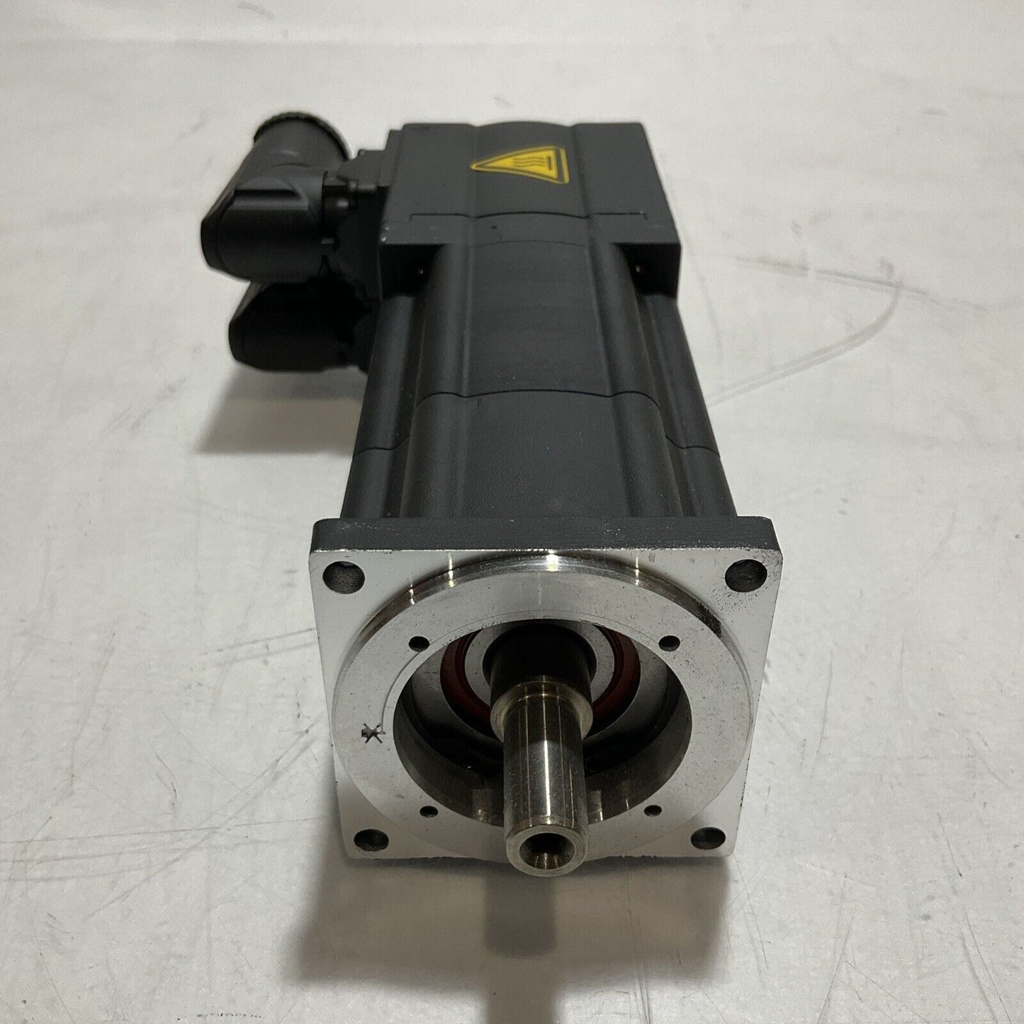 LENZE MCS 06F60LRS0P1-A11N-ST5S00N-R2SU MOTOR SERVO U3S