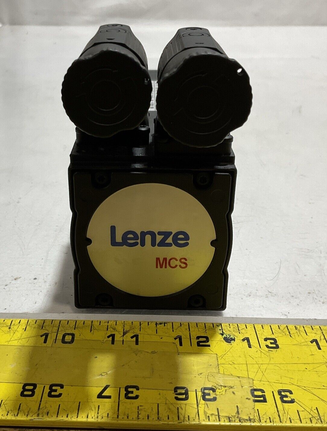 LENZE MCS 06F60LRS0P1-A11N-ST5S00N-R2SU MOTOR SERVO U3S
