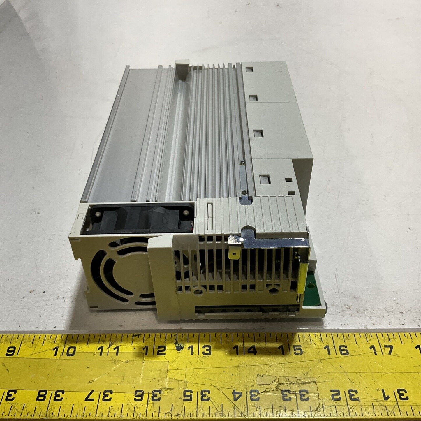 LENZE E82EV222_2C E82EV2222C 8200 VECTOR INVERTER BASECONTROLLER U3S
