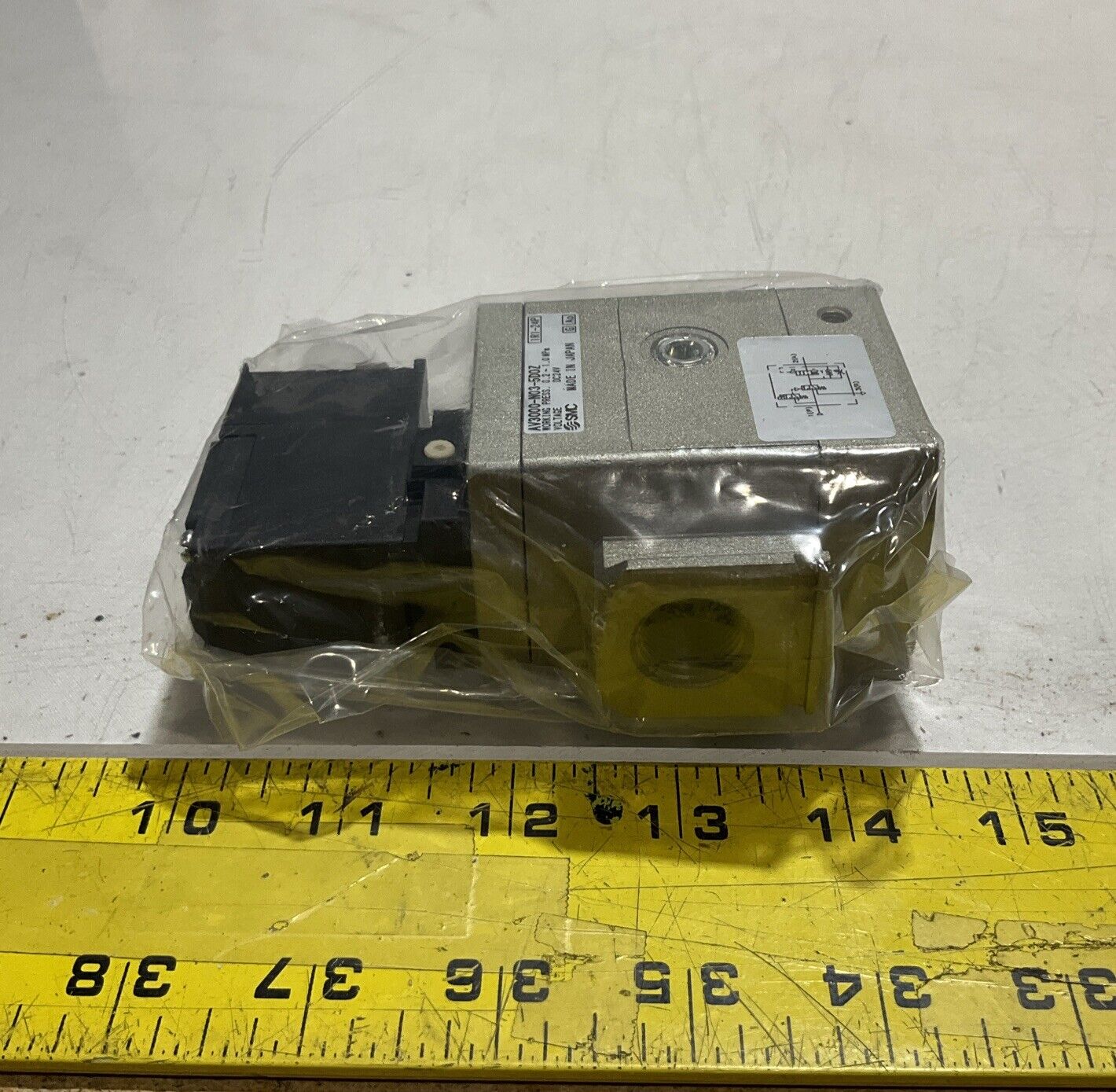 SMC AV3000- N03G- 5D0Z VALVE PNEUMATIC SOFT START U3S