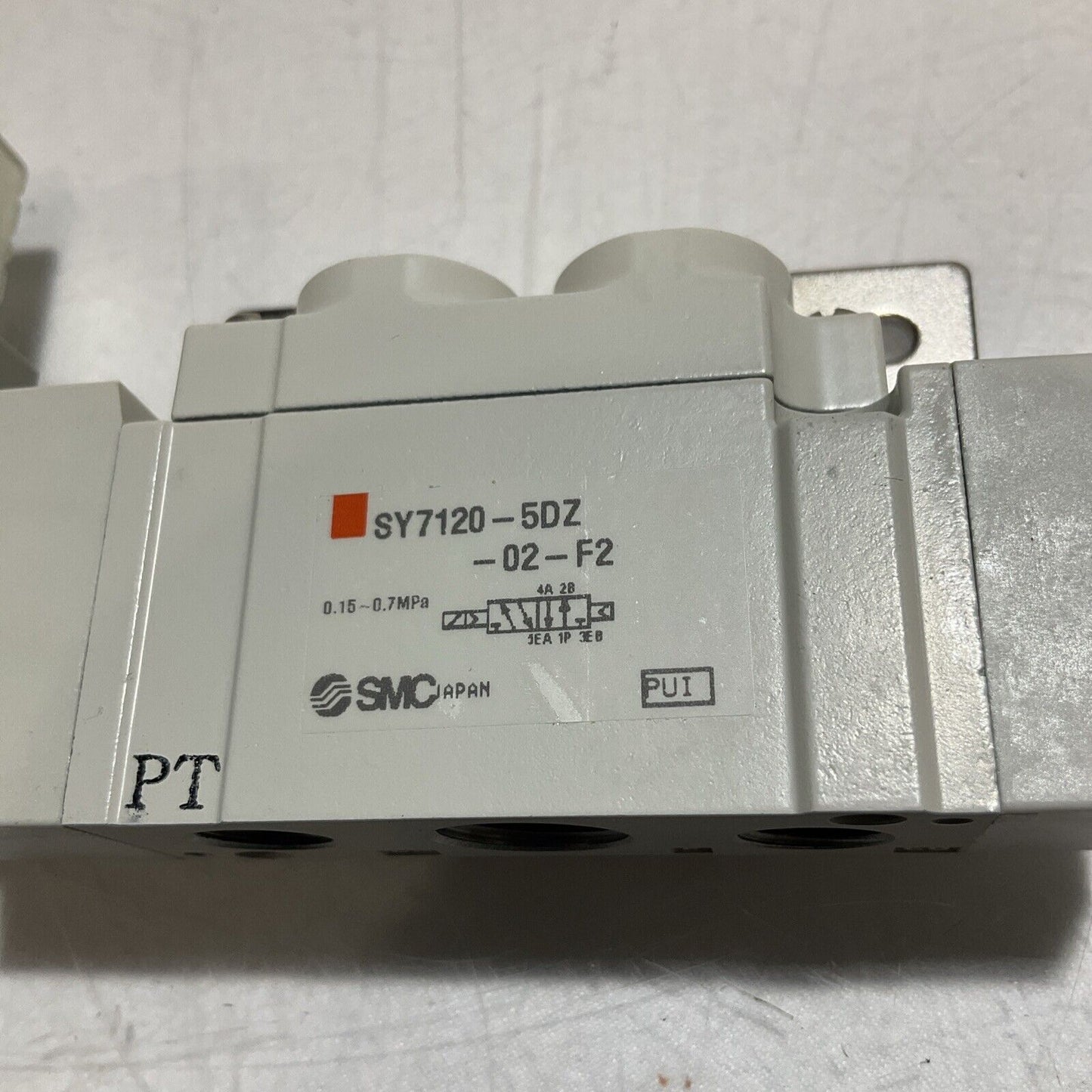 SMC SY7120-5DZ-02-F2 SOLENOID VALVE 24VDC LOT OF 2 U3S