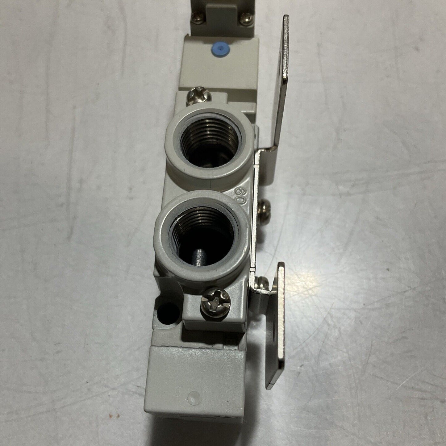SMC SY7120-5DZ-02-F2 SOLENOID VALVE 24VDC LOT OF 2 U3S