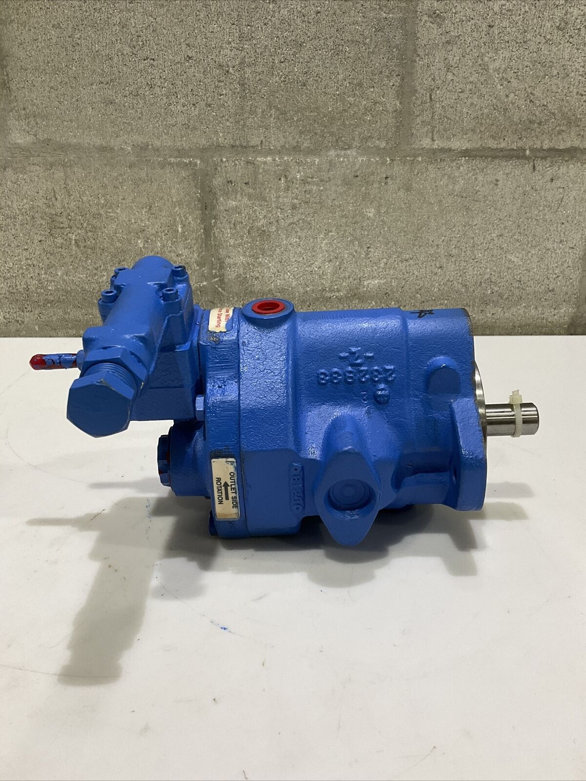 VICKERS PV010-A2R-SE1S-20-C21D12 VARIABLE PISTON PUMP 373