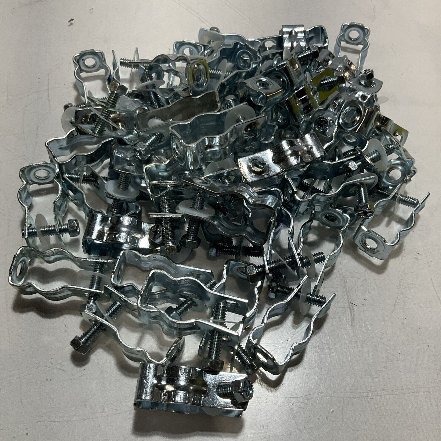 CADDY CD0B CD SERIES CONDUIT HANGERS LOT OF 55 U3S