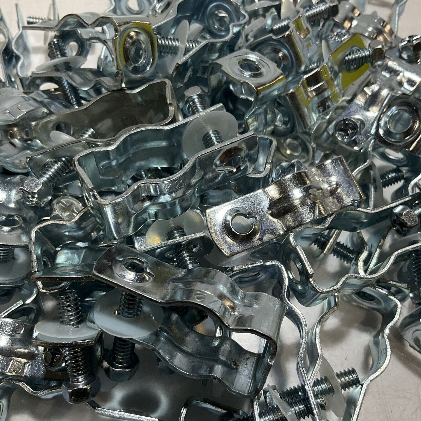 CADDY CD0B CD SERIES CONDUIT HANGERS LOT OF 55 U3S