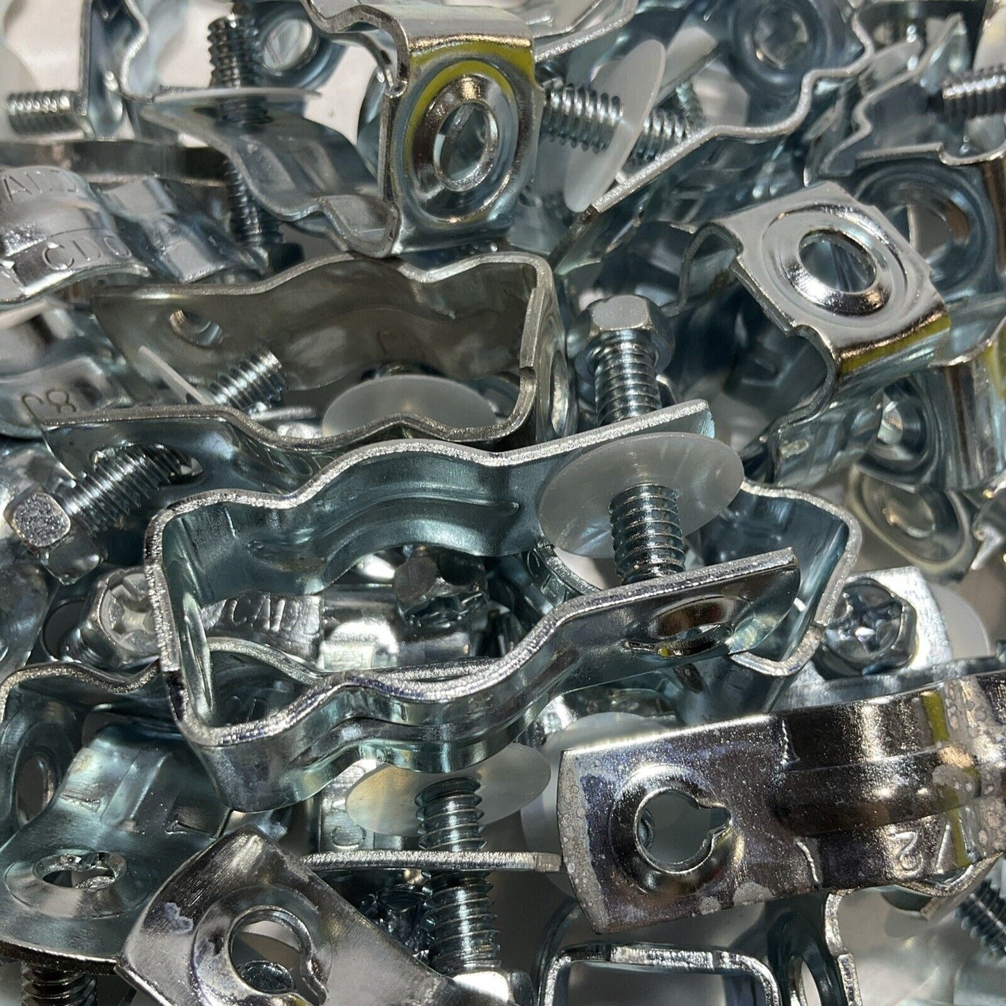 CADDY CD0B CD SERIES CONDUIT HANGERS LOT OF 55 U3S