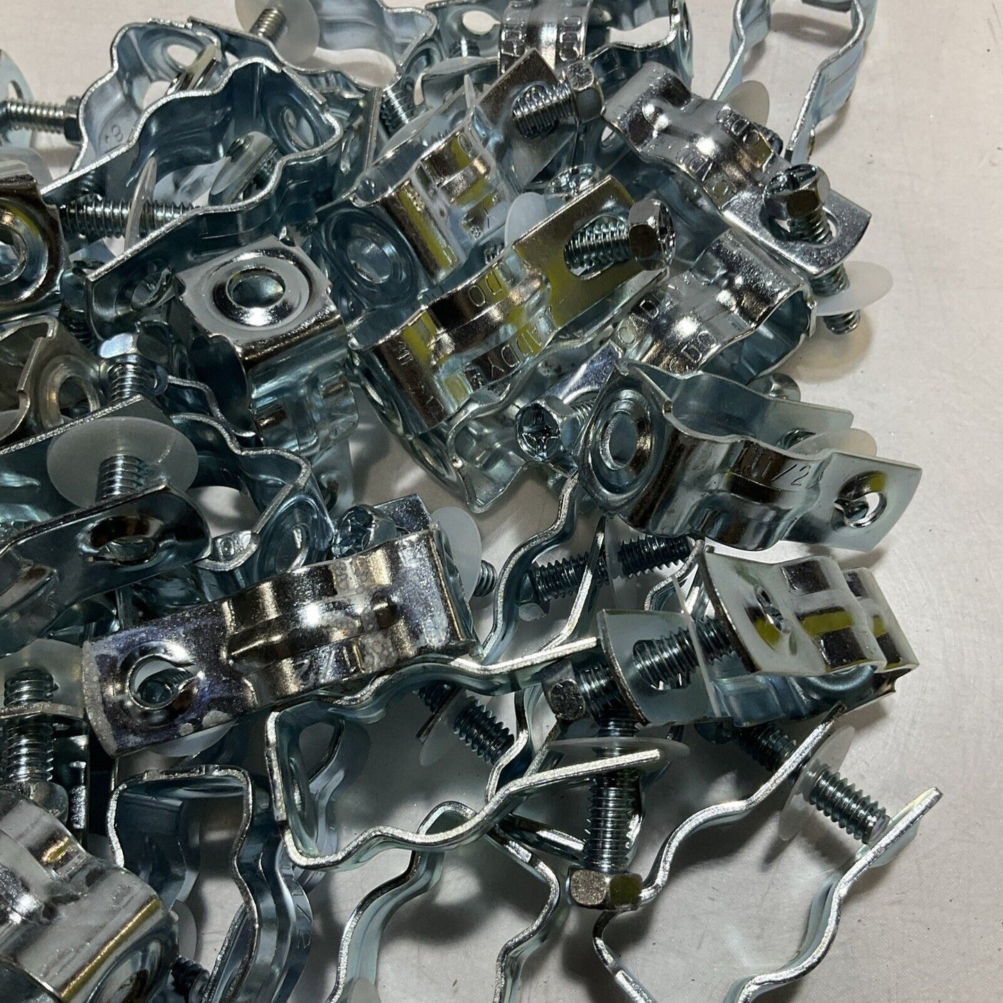 CADDY CD0B CD SERIES CONDUIT HANGERS LOT OF 55 U3S