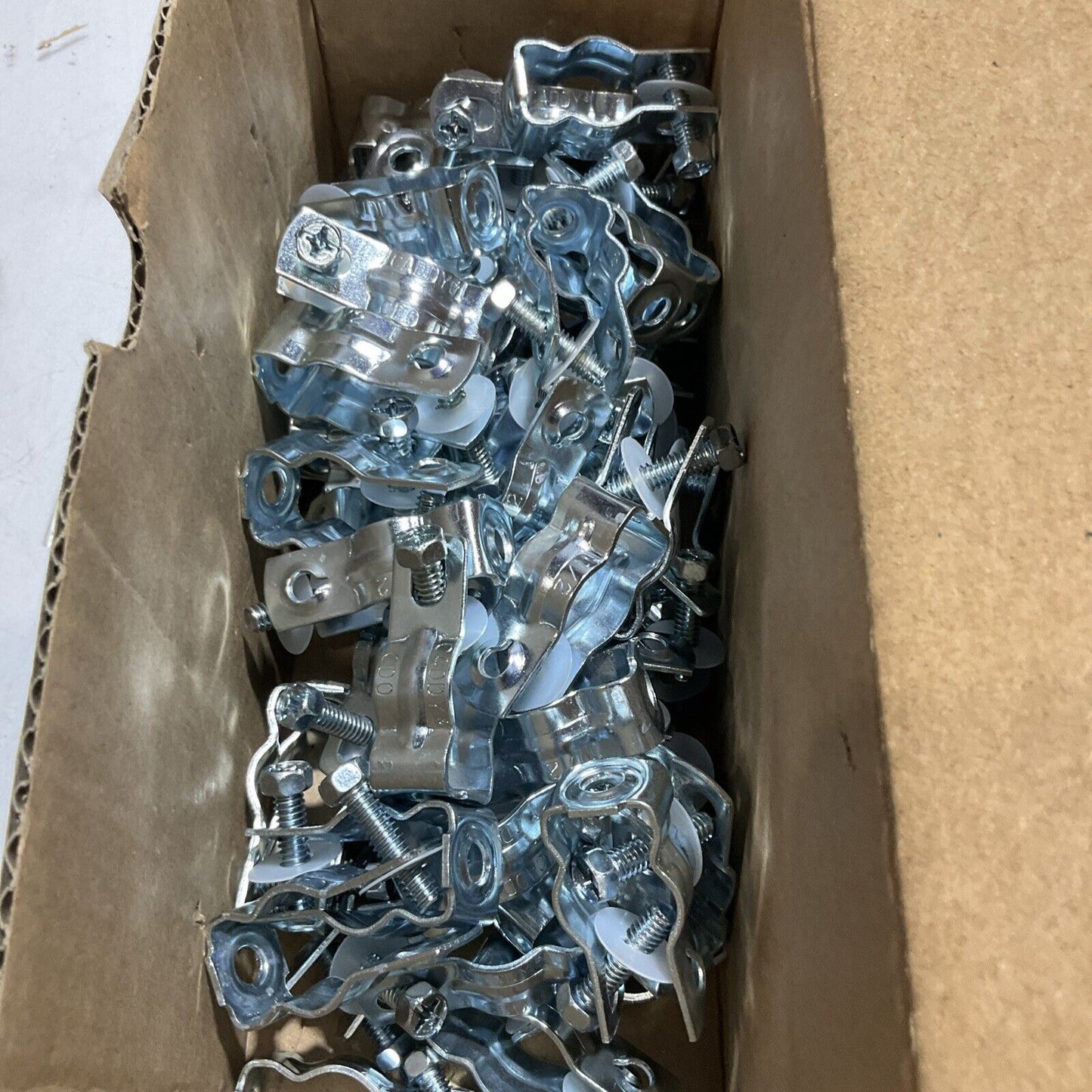 CADDY CD0B CD SERIES CONDUIT HANGERS LOT OF 55 U3S