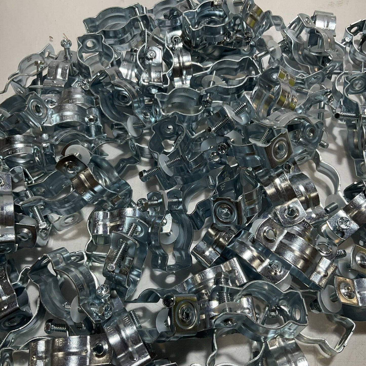 CADDY CD2B CD SERIES CONDUIT HANGERS LOT OF 100 U3S
