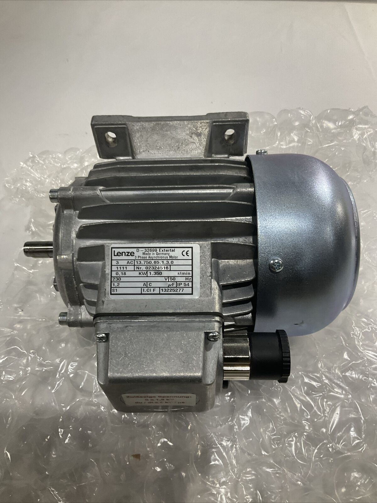 LENZE D-32699 13.750.65.1.3.0 PHASE MOTOR 180W 230/400 VAC 50 HZ 3 AC U3S