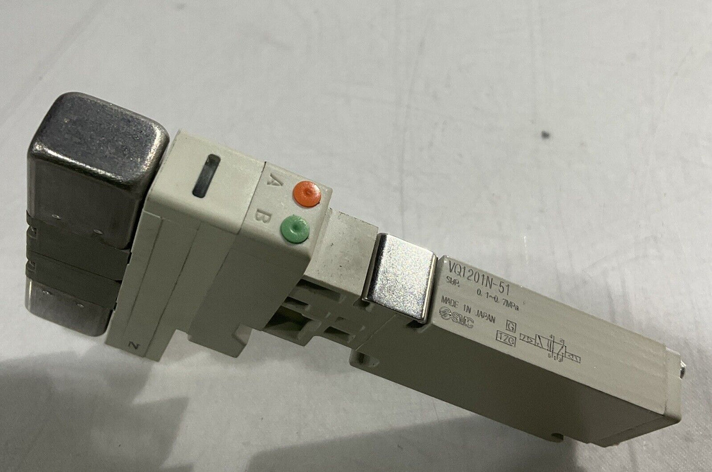 SMC VQ1201N-51 PNEUMATIC SOLENOID VALVE LOT OF 2 U3S