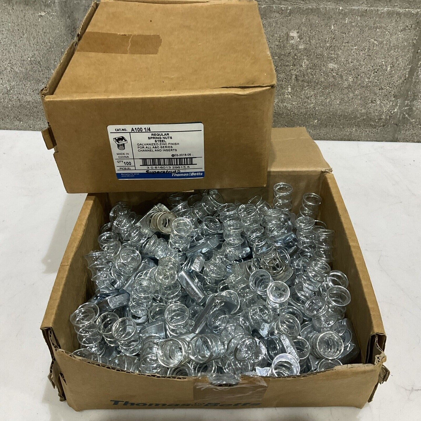 THOMAS & BETTS A100 3/8 & 1/4 SPRING NUTS STEEL GALVANIZED ZINC LOT OF 200 RM6