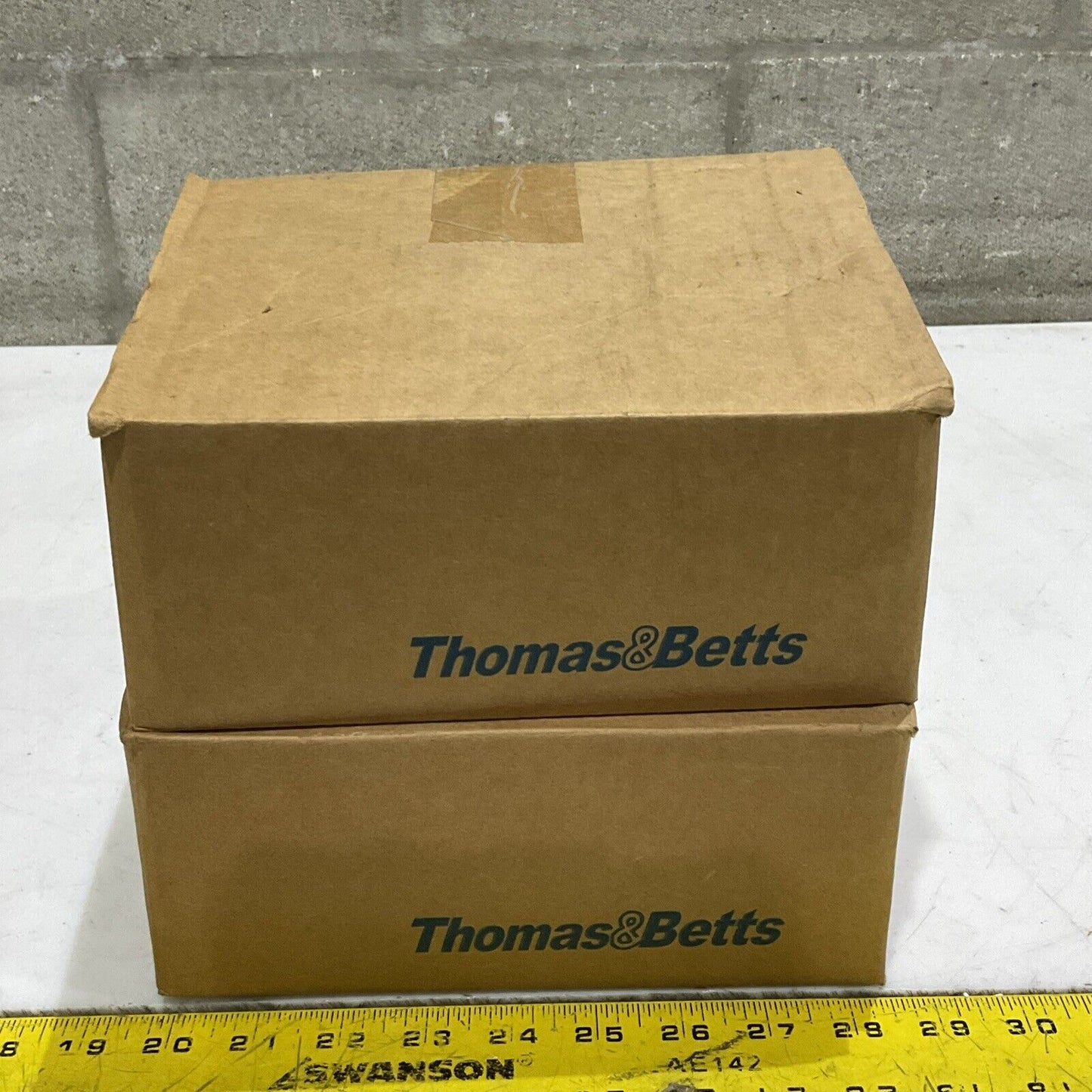 THOMAS & BETTS A100 3/8 & 1/4 SPRING NUTS STEEL GALVANIZED ZINC LOT OF 200 RM6