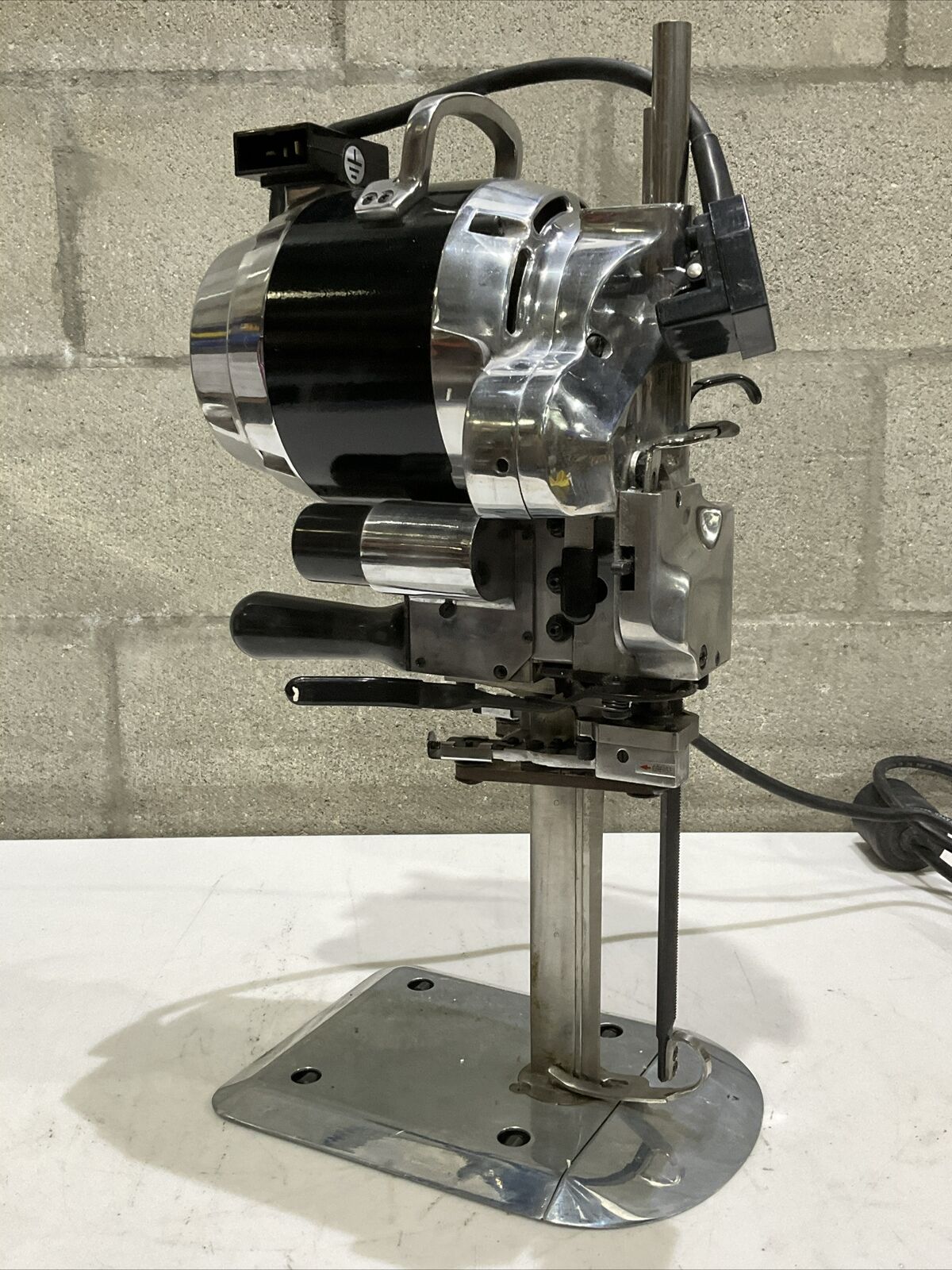 HIGHLEAD CZM200 AUTO-SHARPENING FABRIC CUTTING TOOL 220V 5.5A RM6