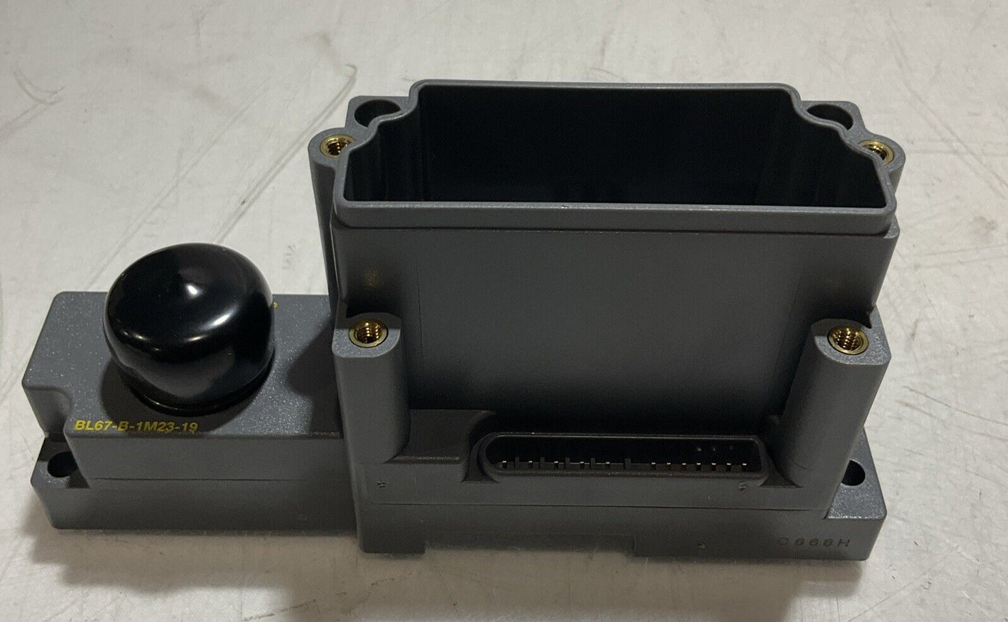 TURCK BL67-B-1M23-19 BASE MODULE OUTPUT U3S