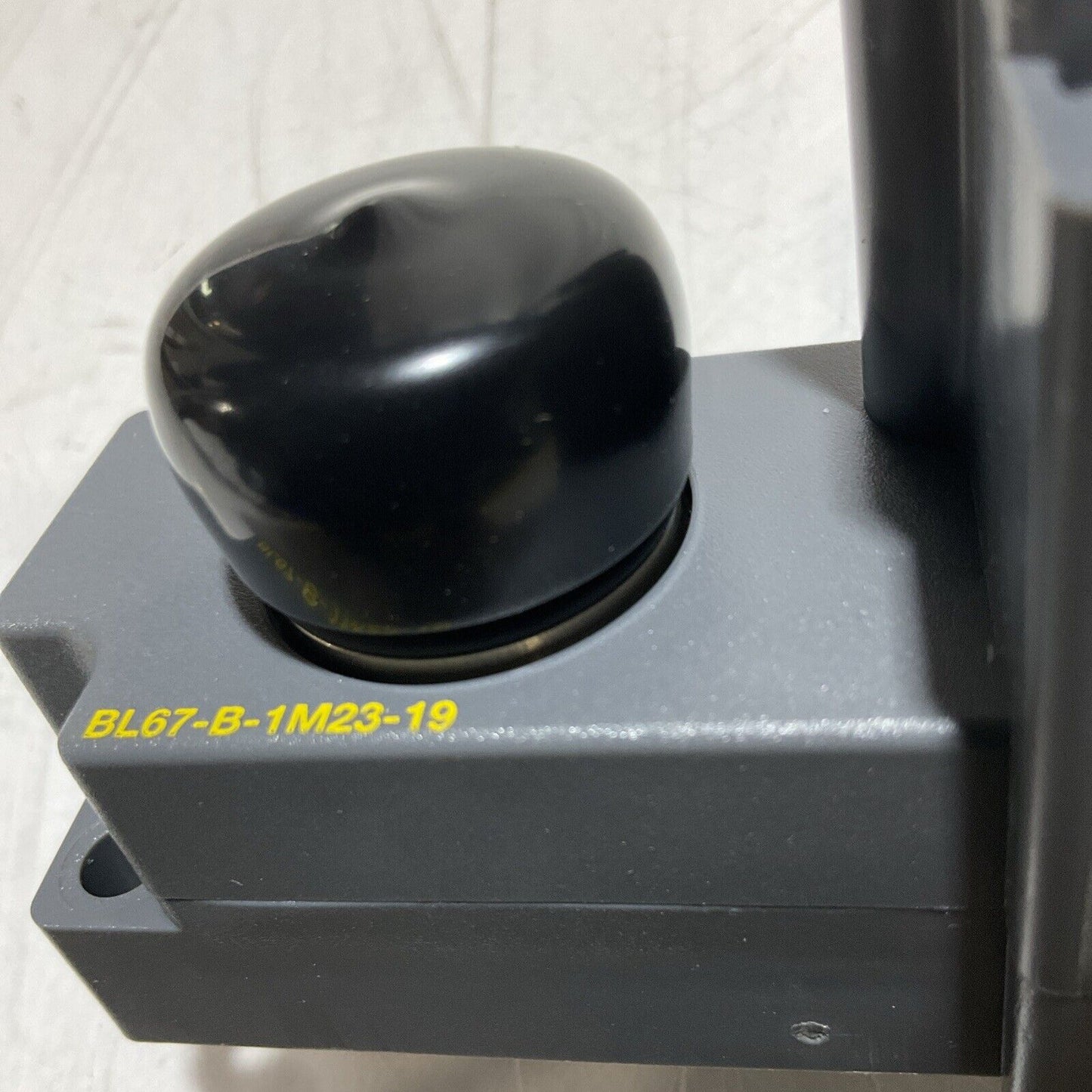 TURCK BL67-B-1M23-19 BASE MODULE OUTPUT U3S