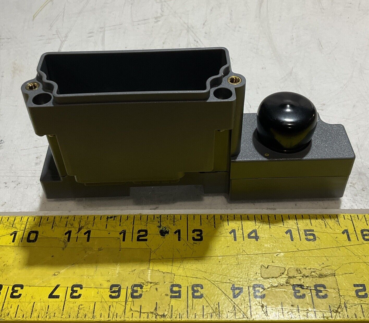 TURCK BL67-B-1M23-19 BASE MODULE OUTPUT U3S