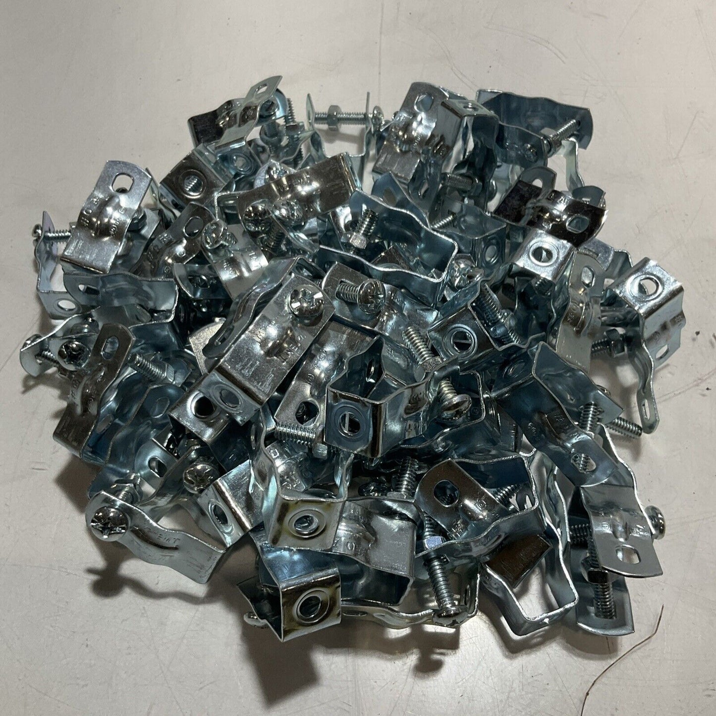 ARLINGTON IND 2000 #0 PIPE HANGERS WITH BOLTS PLATED STEEL LOT OF 72 U3S