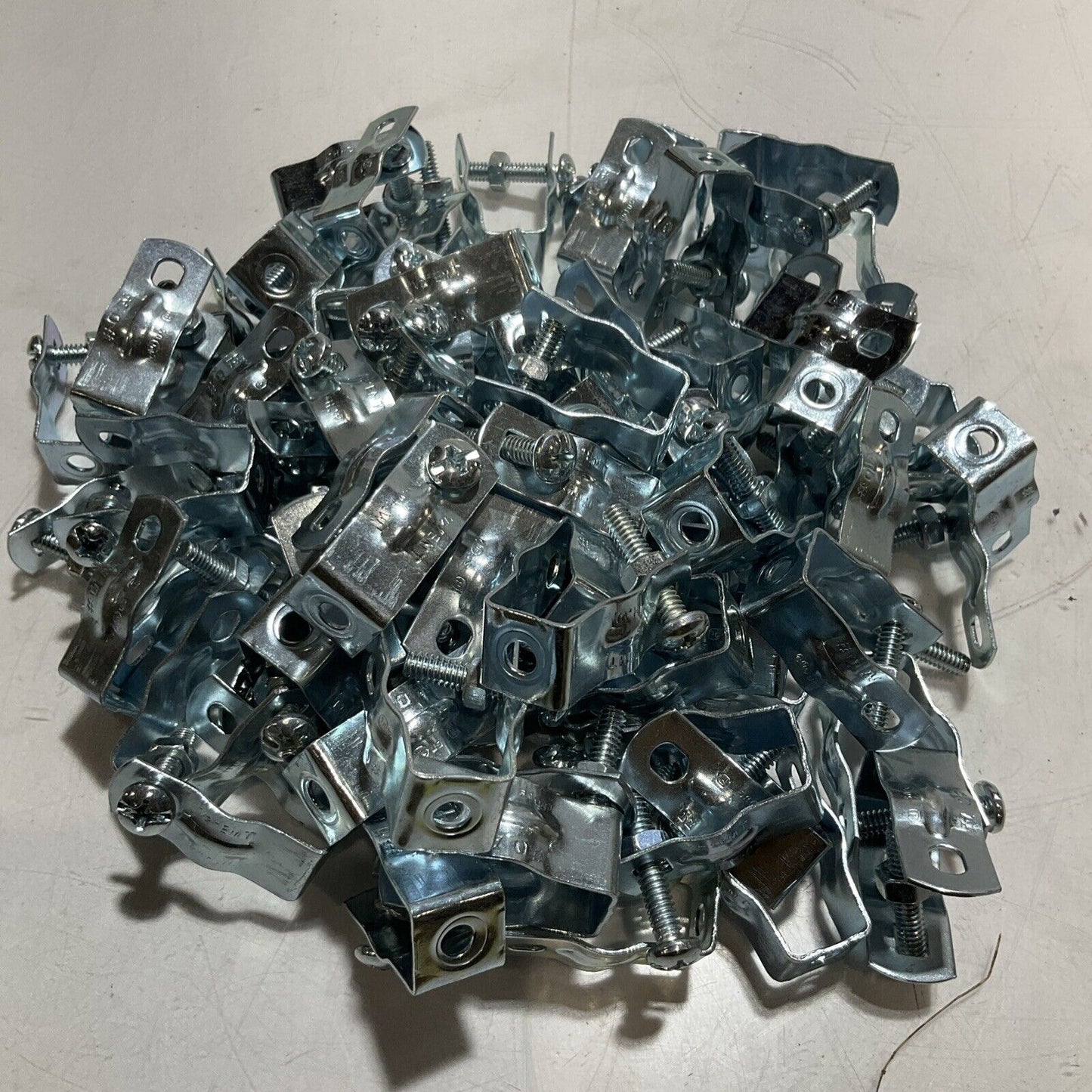 ARLINGTON IND 2000 #0 PIPE HANGERS WITH BOLTS PLATED STEEL LOT OF 72 U3S