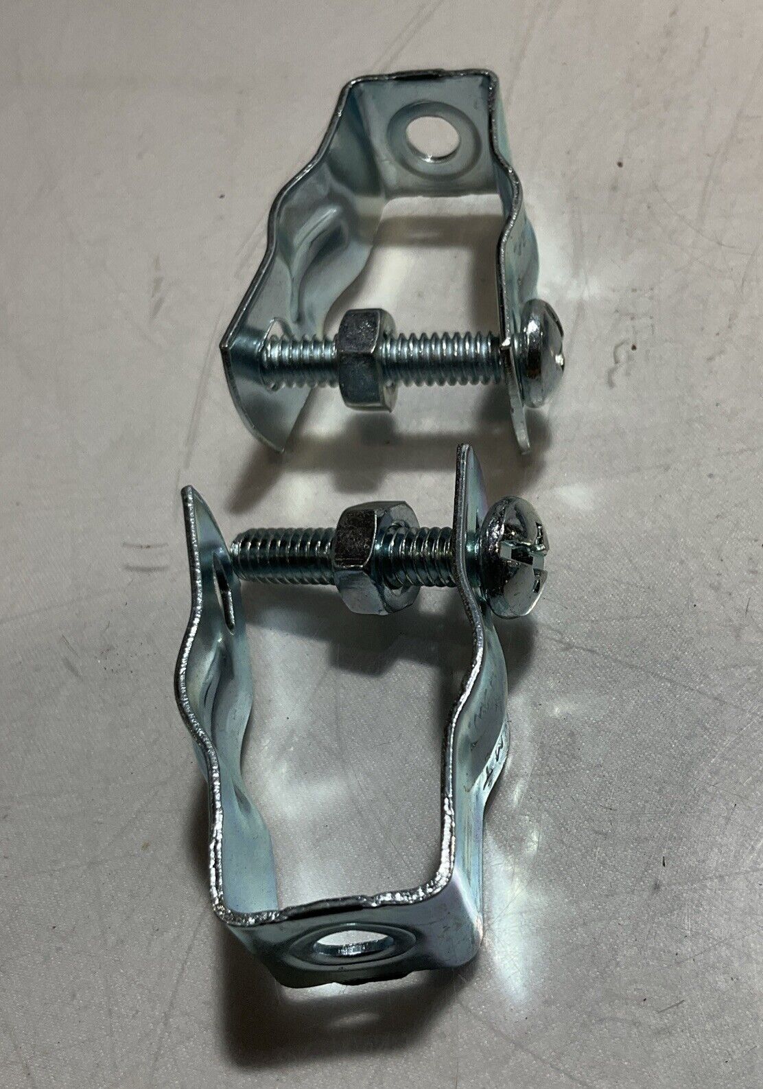 ARLINGTON IND 2000 #0 PIPE HANGERS WITH BOLTS PLATED STEEL LOT OF 72 U3S