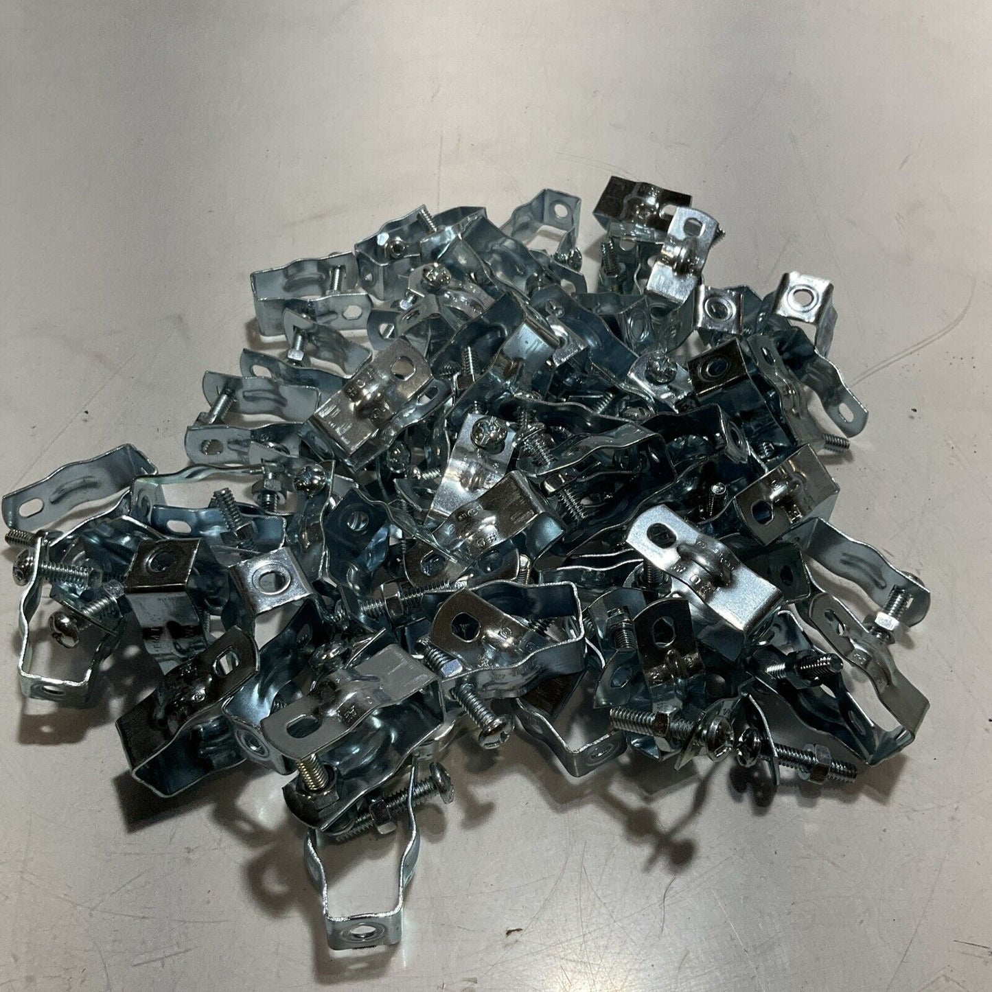 ARLINGTON IND 2000 #0 PIPE HANGERS WITH BOLTS PLATED STEEL LOT OF 72 U3S