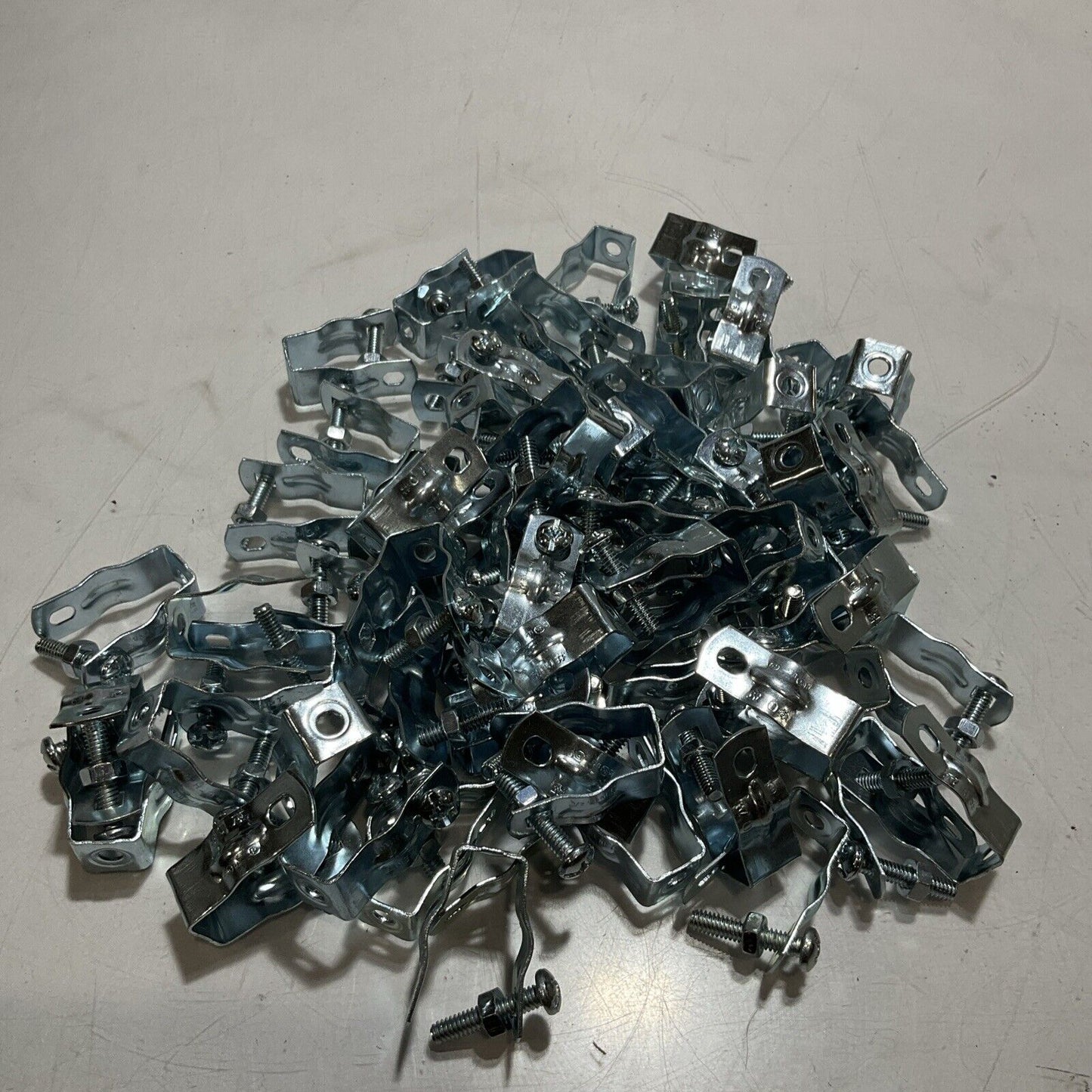 ARLINGTON IND 2000 #0 PIPE HANGERS WITH BOLTS PLATED STEEL LOT OF 72 U3S