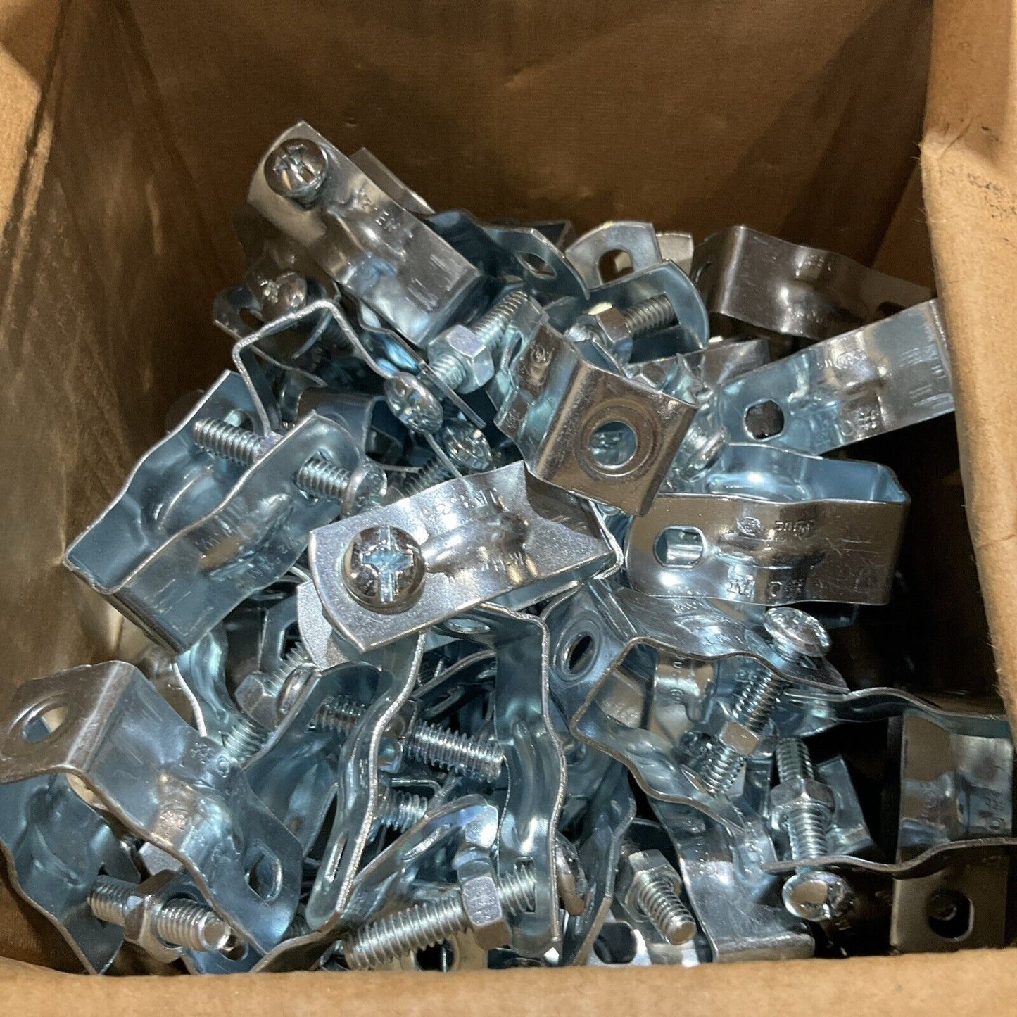 ARLINGTON IND 2000 #0 PIPE HANGERS WITH BOLTS PLATED STEEL LOT OF 72 U3S