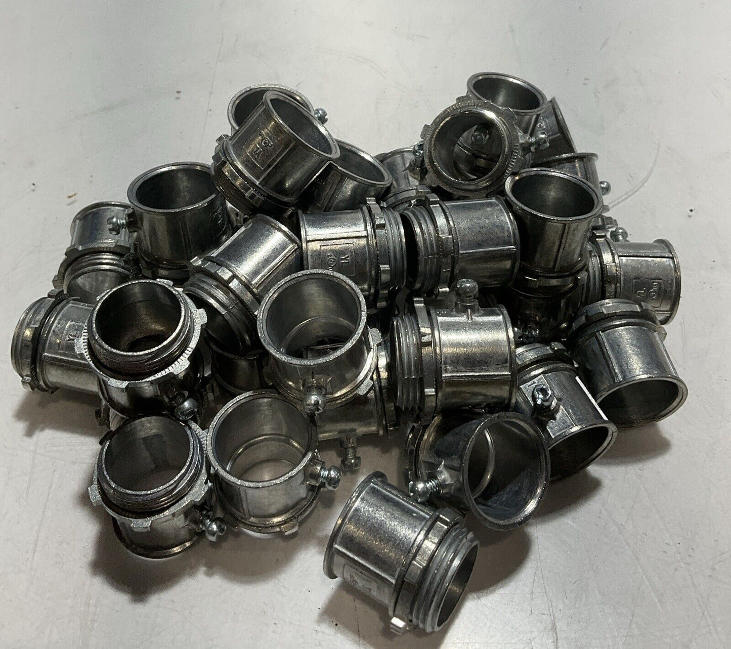 TOPAZ 633 EMT CONNECTOR SET SCREW TYPE ZINC LOT OF 38 U3S