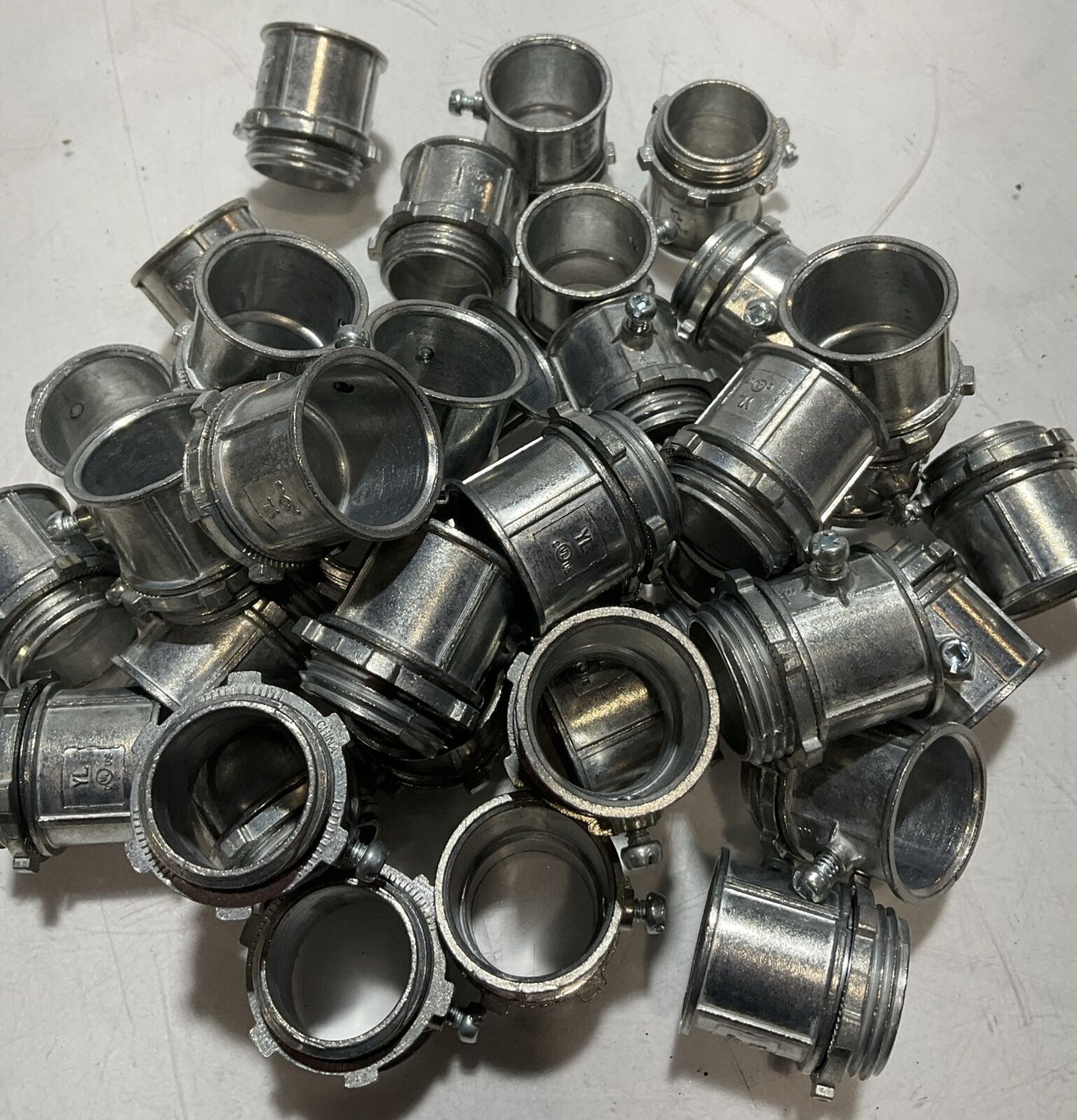 TOPAZ 633 EMT CONNECTOR SET SCREW TYPE ZINC LOT OF 38 U3S