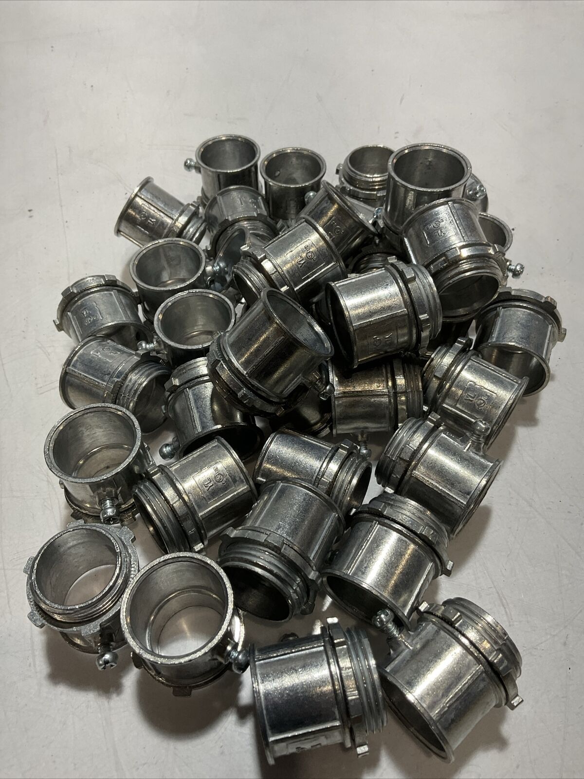 TOPAZ 633 EMT CONNECTOR SET SCREW TYPE ZINC LOT OF 38 U3S