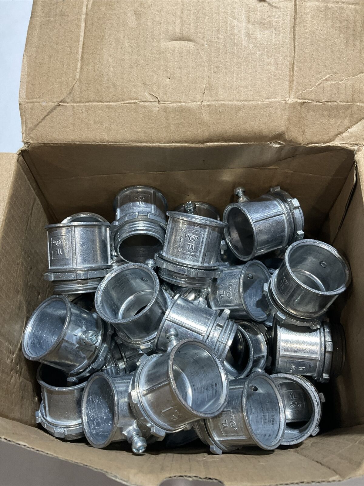 TOPAZ 633 EMT CONNECTOR SET SCREW TYPE ZINC LOT OF 38 U3S