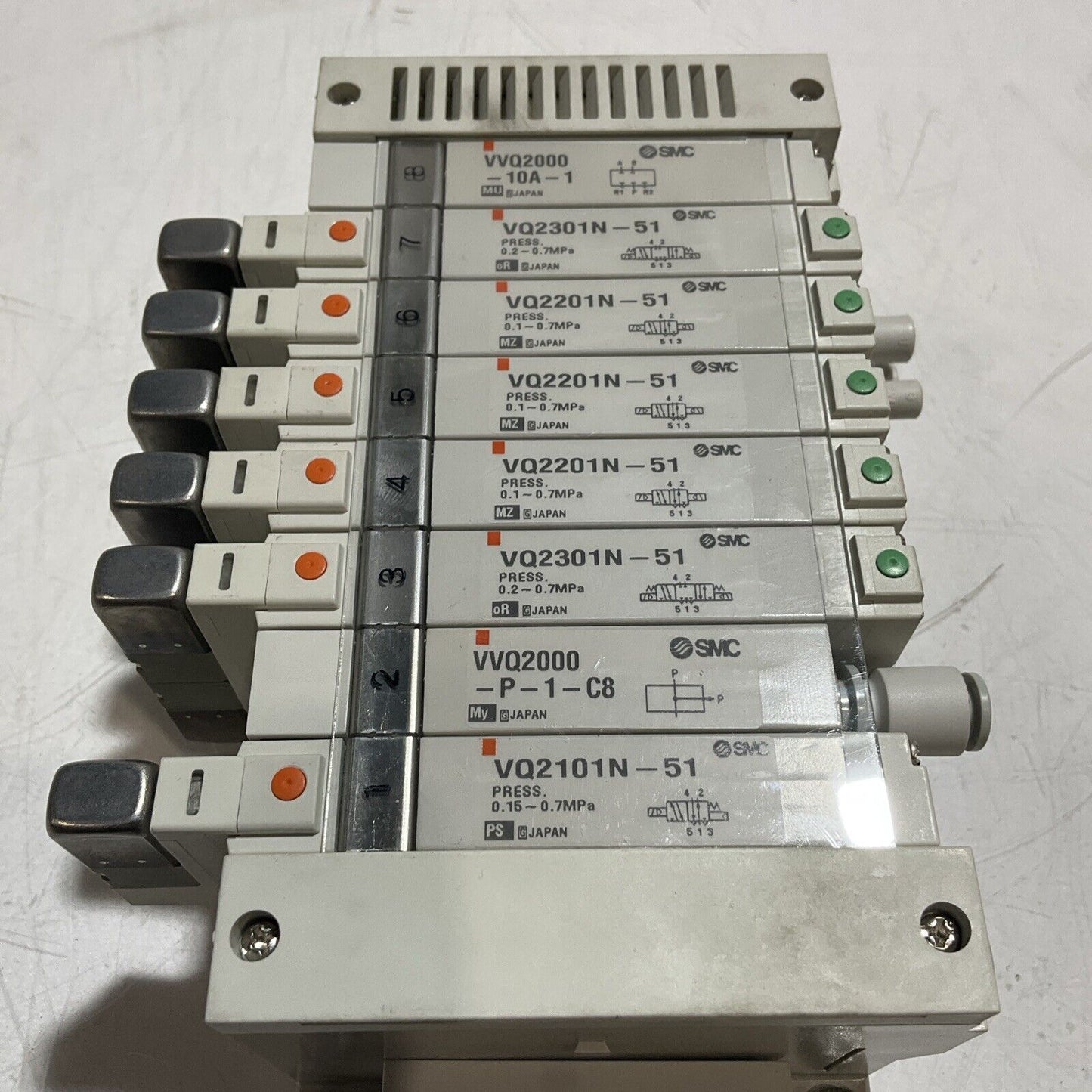 SMC VV5Q21-08 VQ2301N-51 PNEUMATIC VALVE MANIFOLD ASSEMBLY 8 STATION U3S