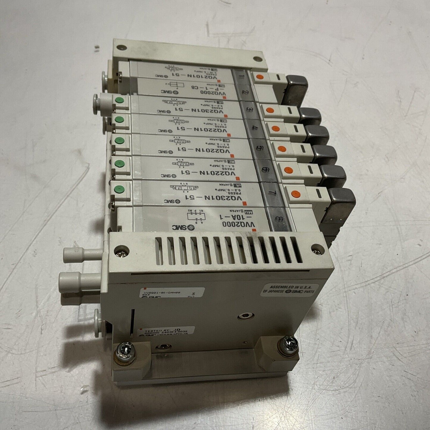 SMC VV5Q21-08 VQ2301N-51 PNEUMATIC VALVE MANIFOLD ASSEMBLY 8 STATION U3S