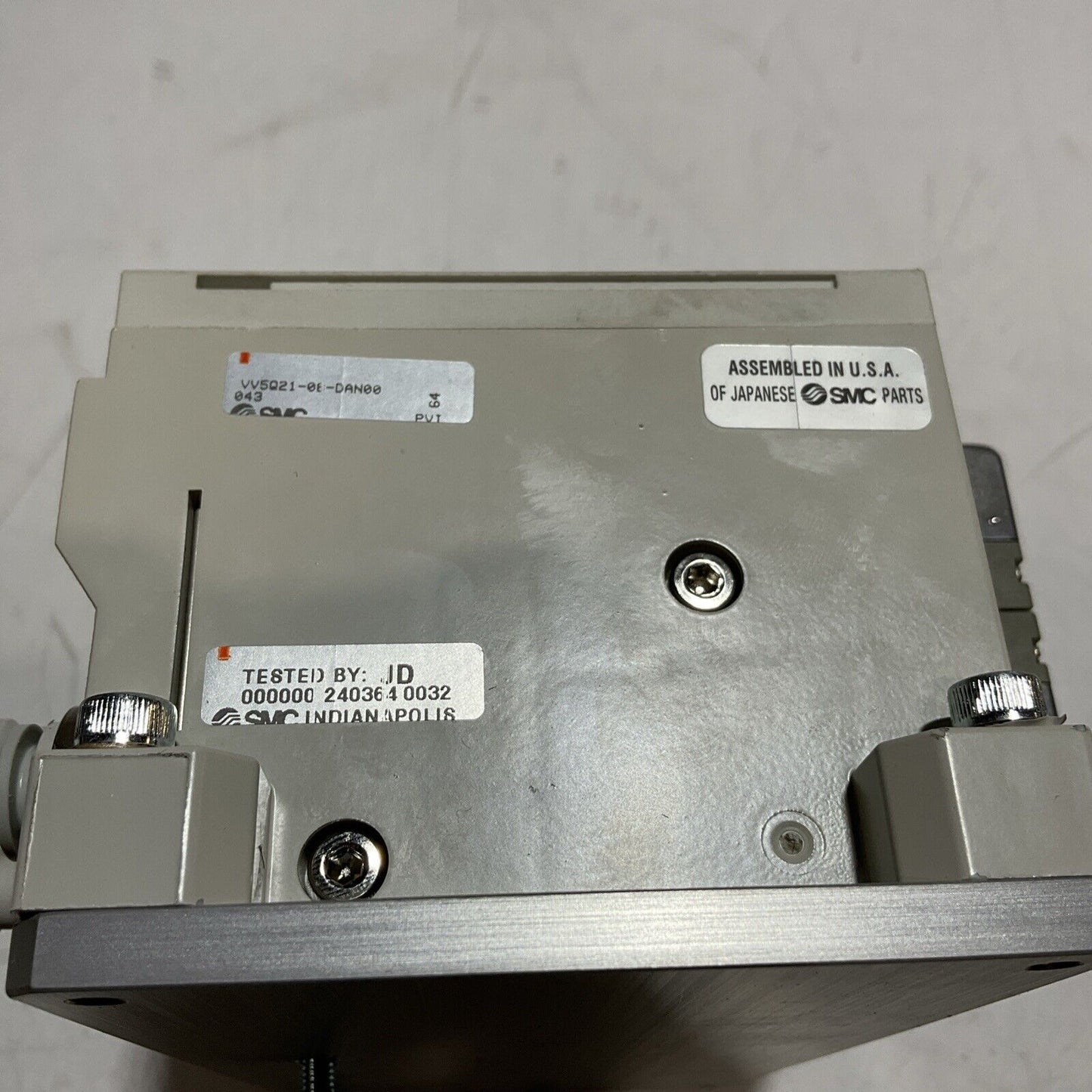 SMC VV5Q21-08 VQ2301N-51 PNEUMATIC VALVE MANIFOLD ASSEMBLY 8 STATION U3S