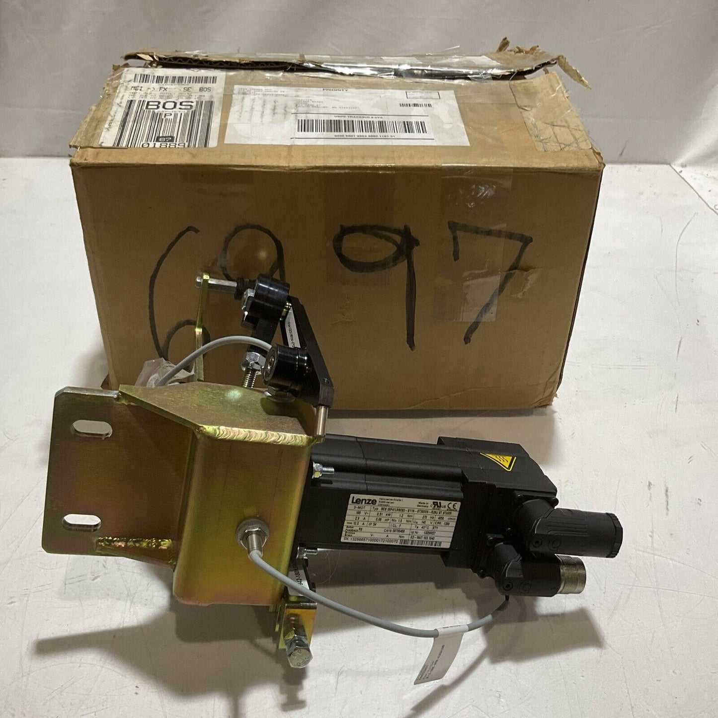 LENZE MCS06F41LRS0B0-B11N-ST5S00N-R2SUST.STARR MOTOR U3S
