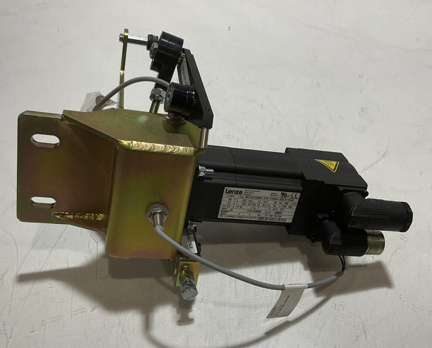 LENZE MCS06F41LRS0B0-B11N-ST5S00N-R2SUST.STARR MOTOR U3S