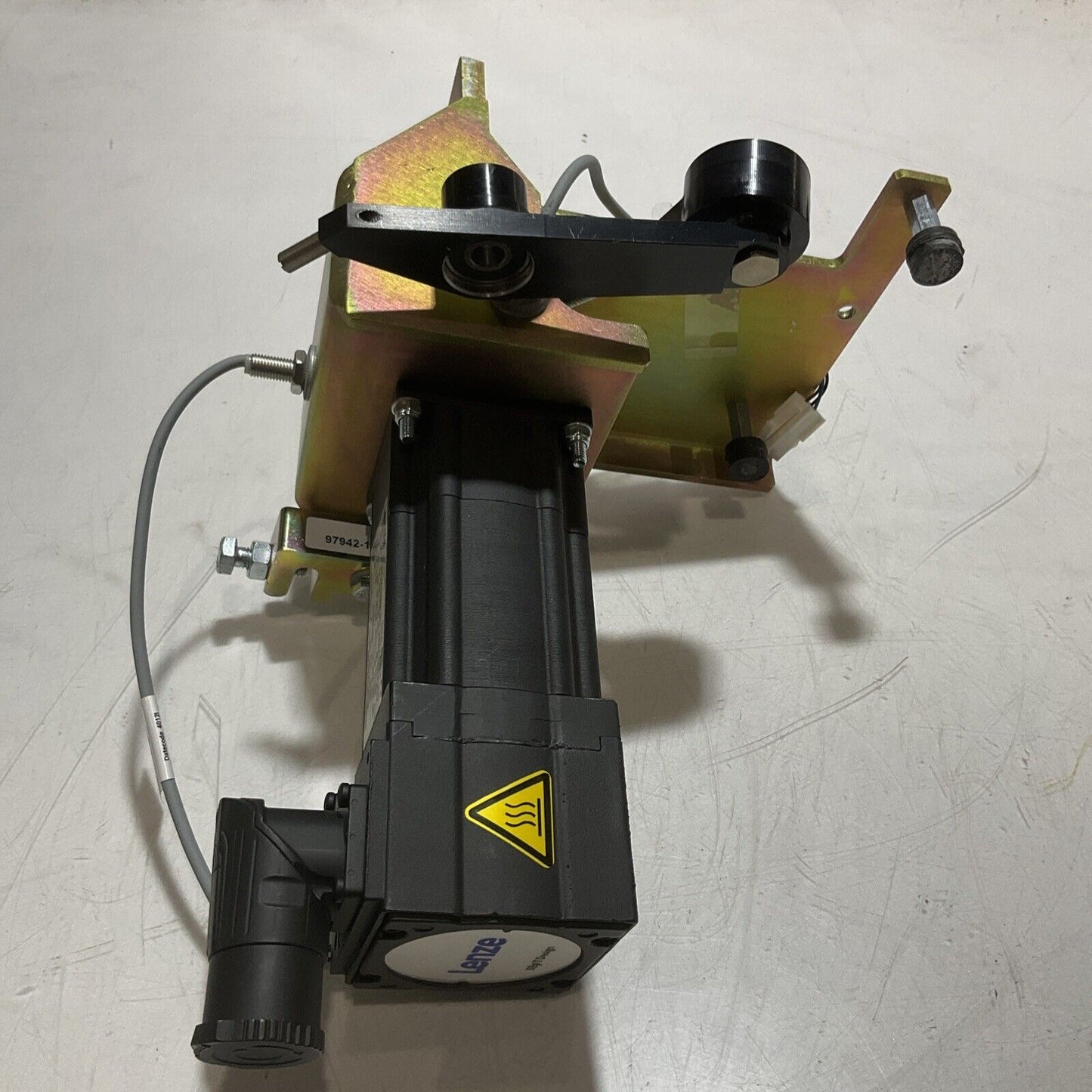 LENZE MCS06F41LRS0B0-B11N-ST5S00N-R2SUST.STARR MOTOR U3S